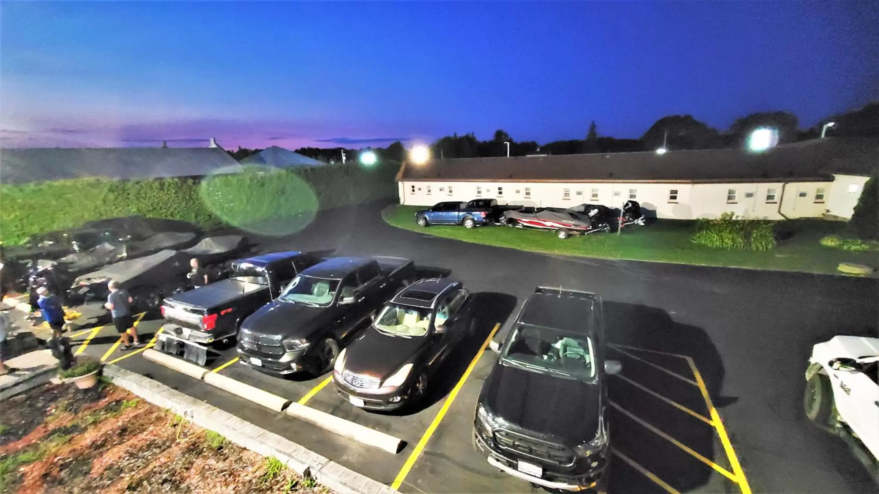 Property building in Knights Inn Colonial Fireside Inn Property building in Knights Inn Colonial Fireside Inn