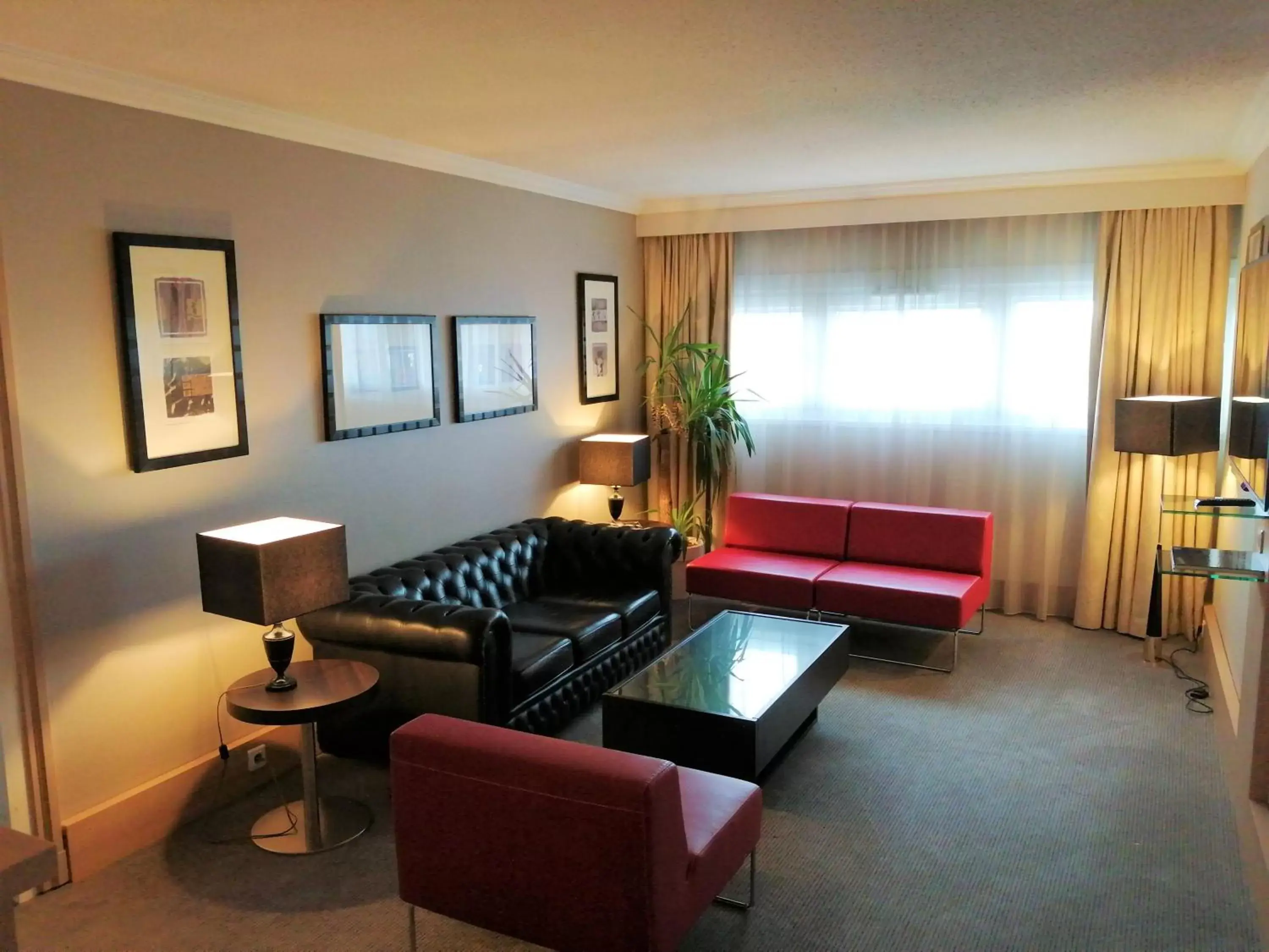 Seating Area in Hotel Inn Paris CDG Airport - ex Best Western