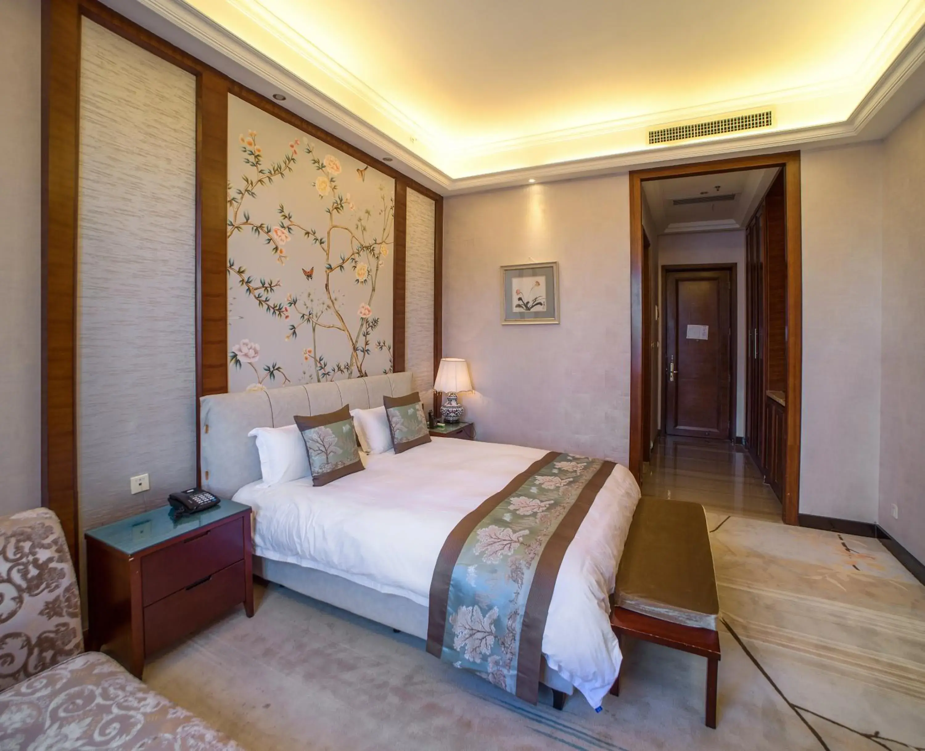Bedroom, Bed in Guangzhou Nuomo International Hotel