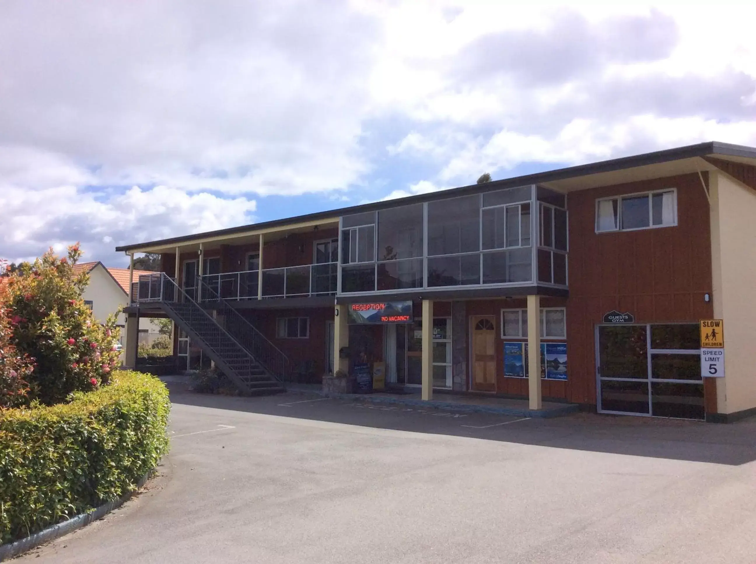 Property building, Facade/Entrance in Alpine View Motel