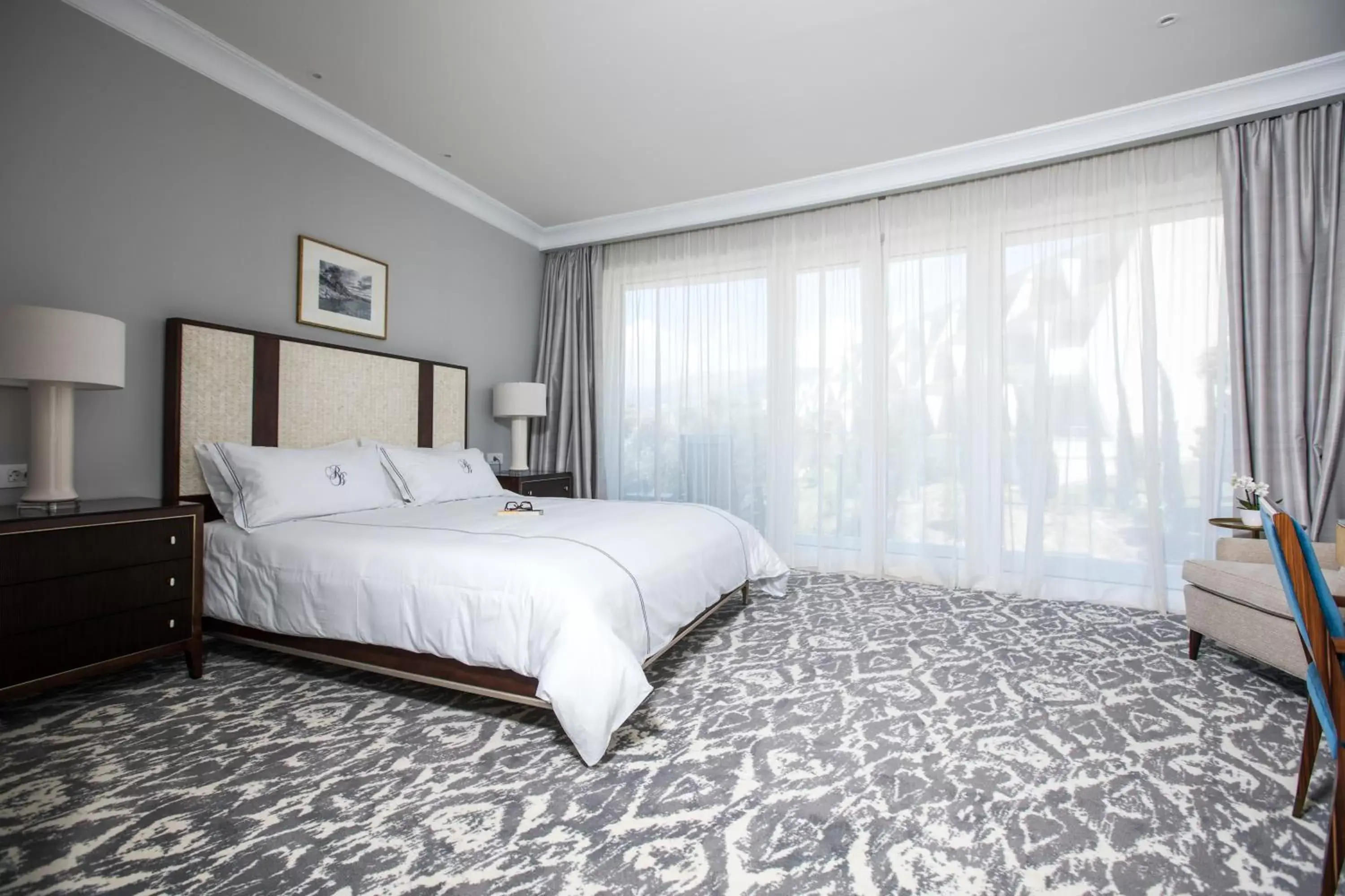 Bedroom, Bed in Royal Blue Hotel