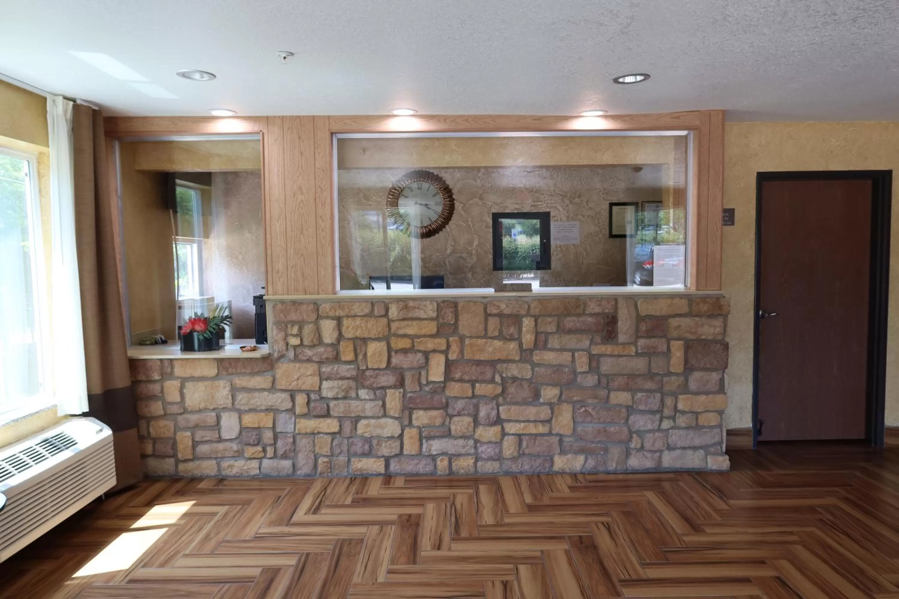 Staff in West Worth Inn & Suites White Settlement