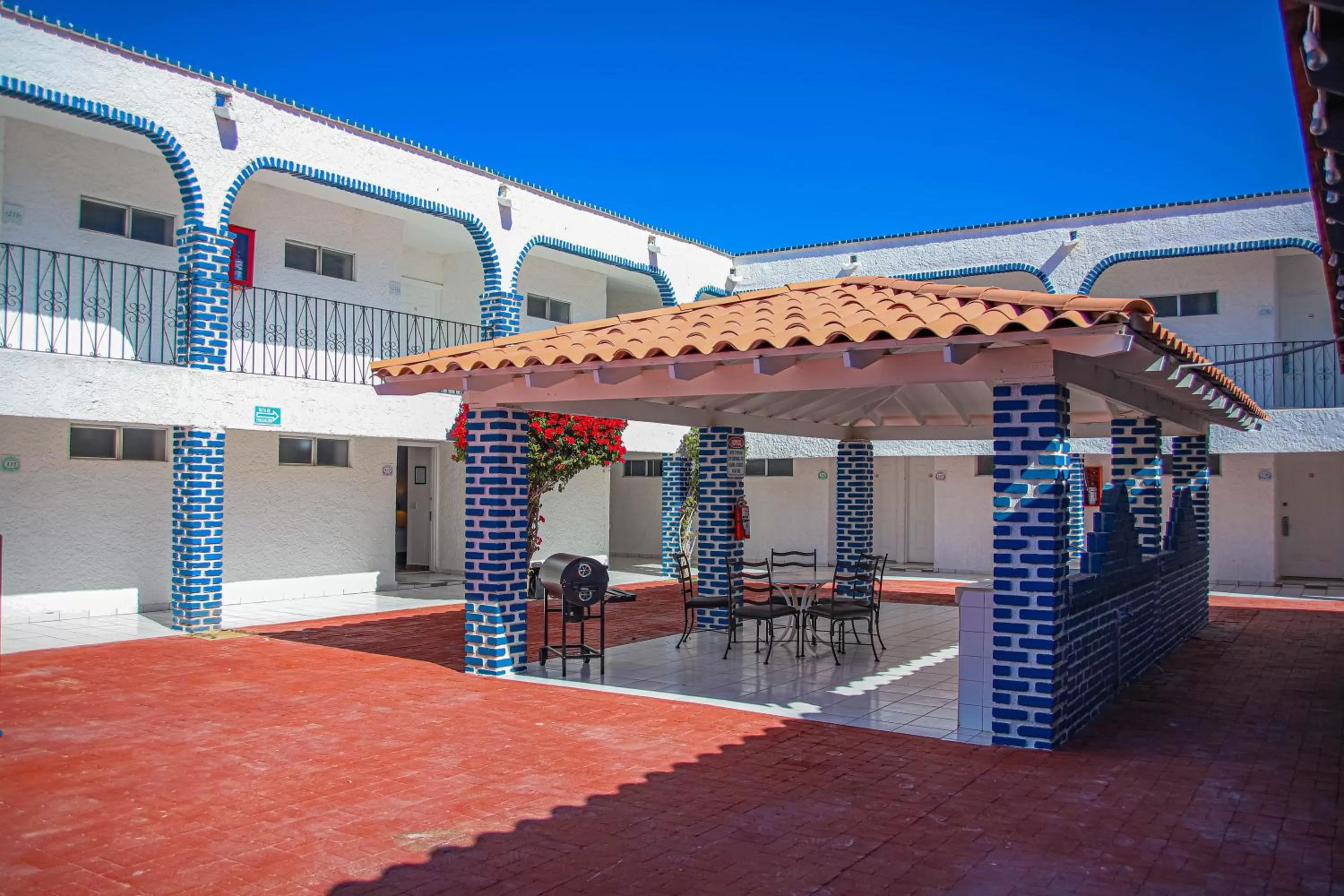 Patio, Property Building in Playa Inn Rocky Point