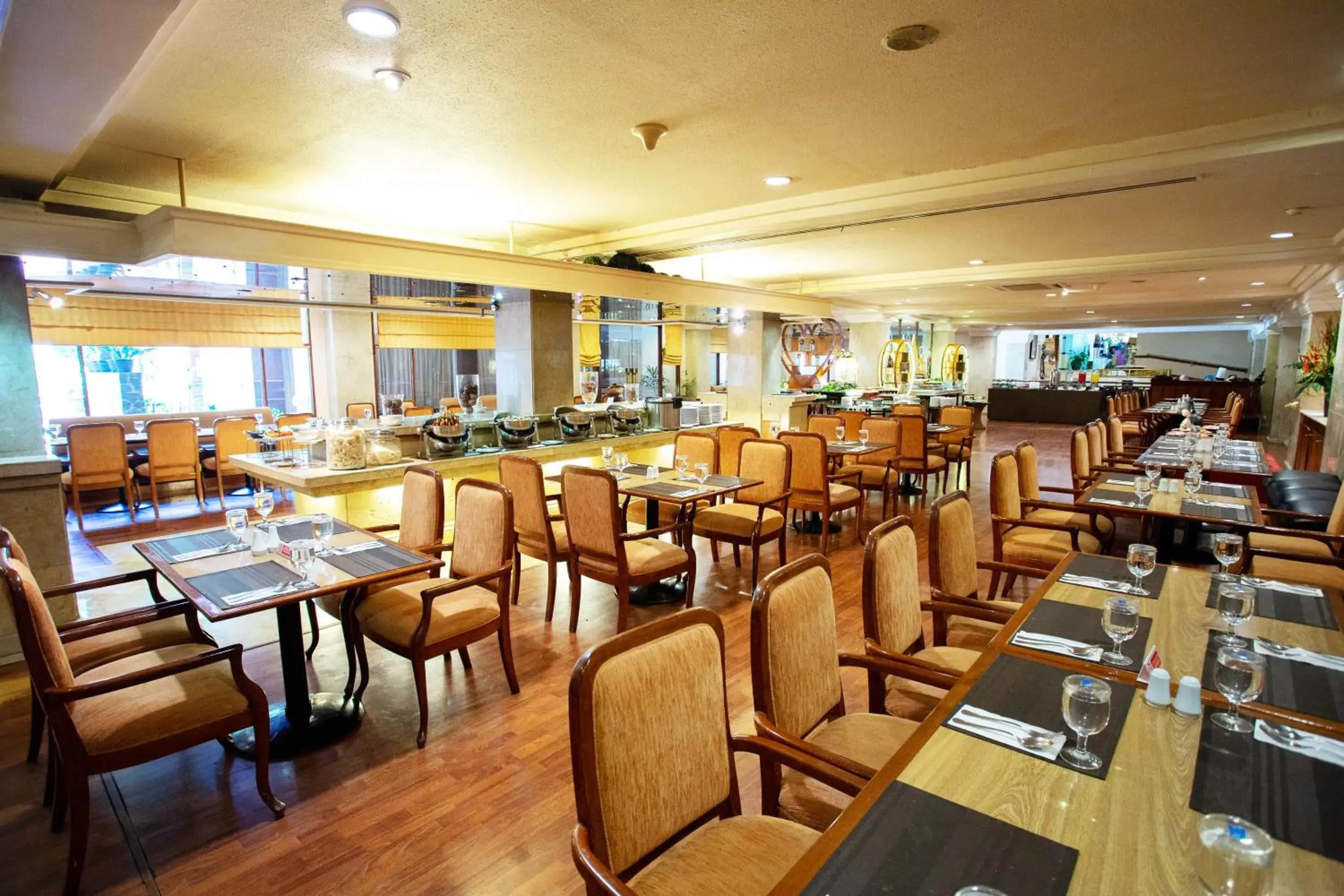 Restaurant/places to eat in Hotel New Saphir Yogyakarta Restaurant/places to eat in Hotel New Saphir Yogyakarta