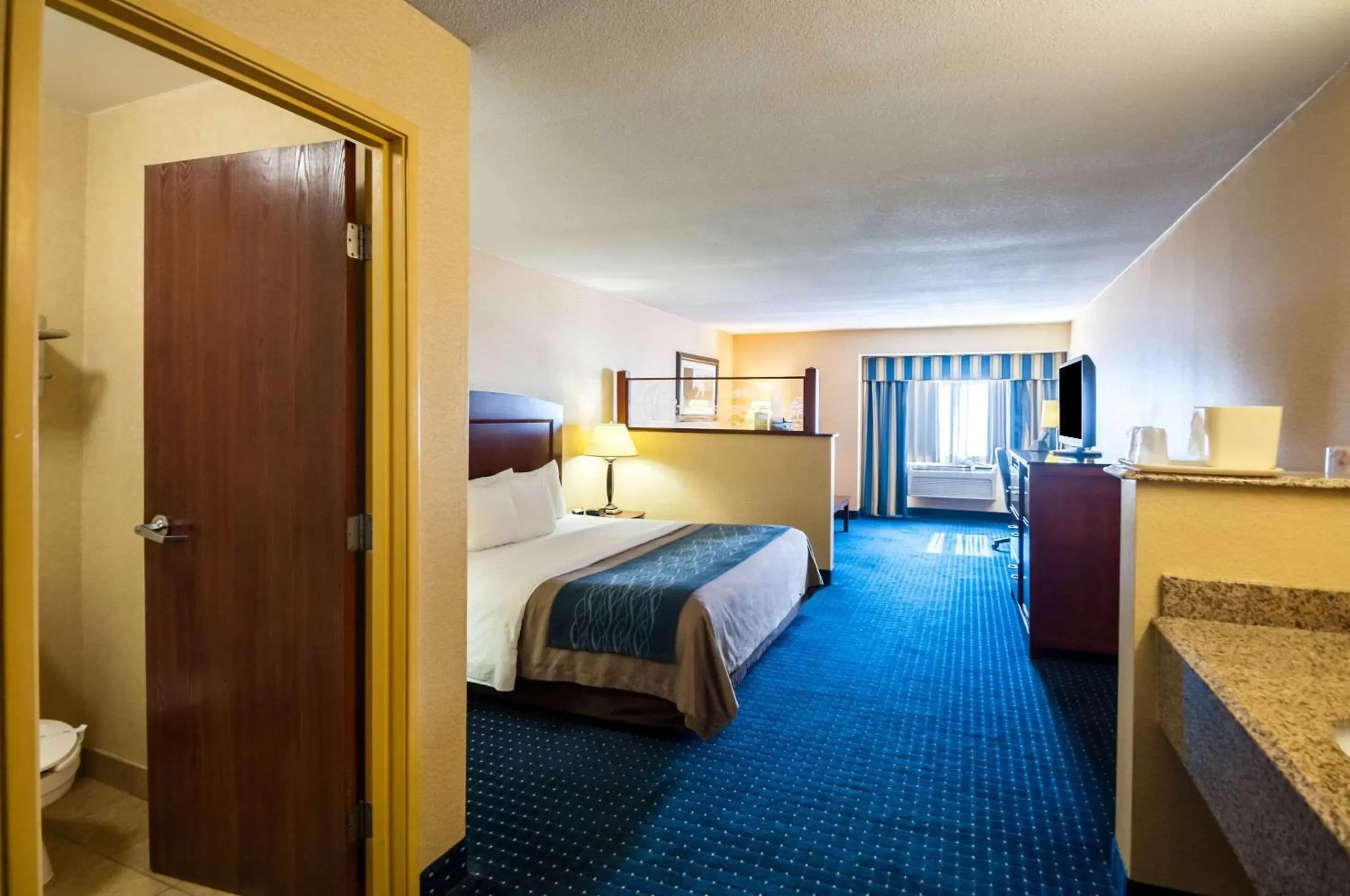 Photo of the whole room, Bed in Comfort Inn and Suites North East