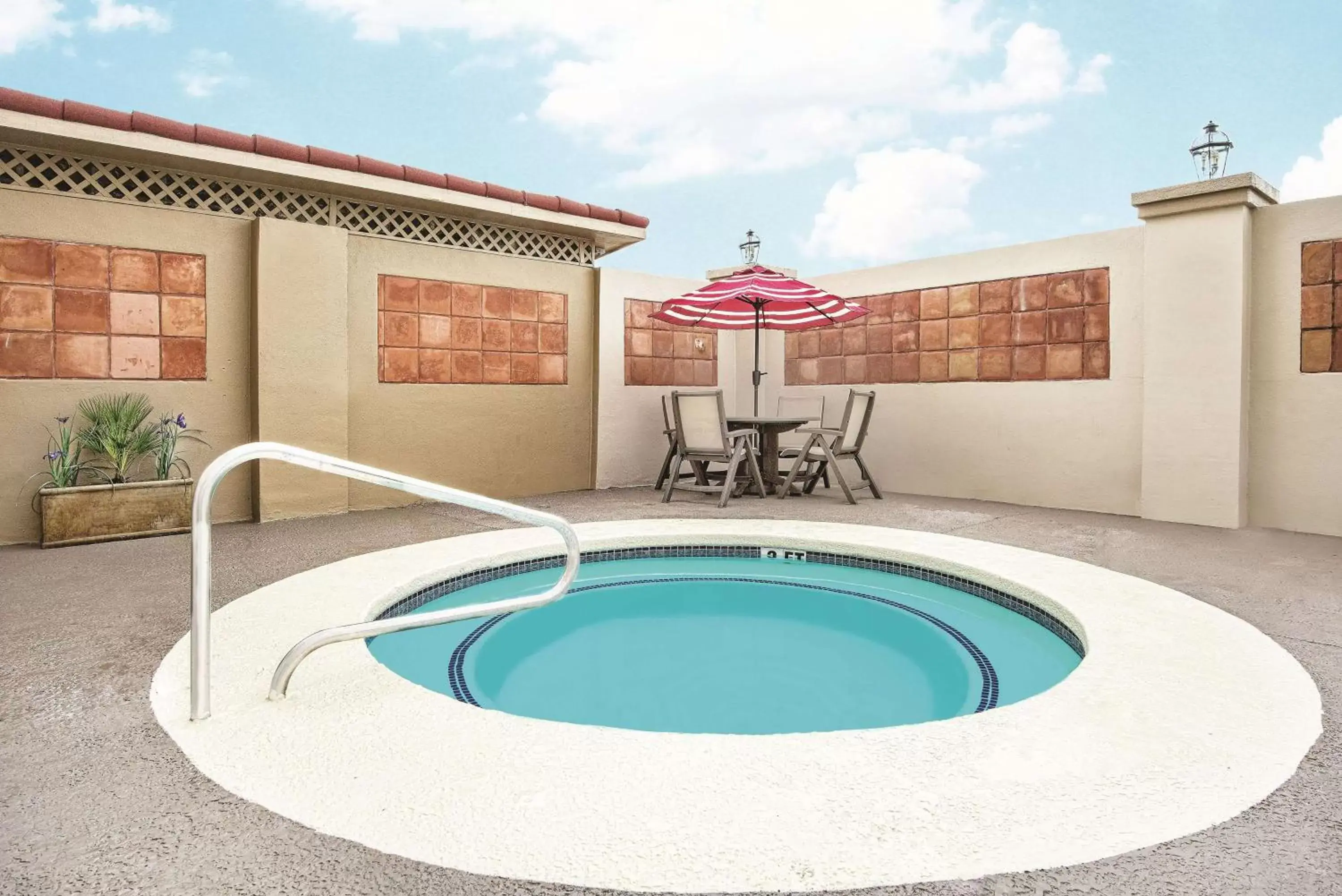 Activities, Swimming Pool in La Quinta by Wyndham Laredo Airport