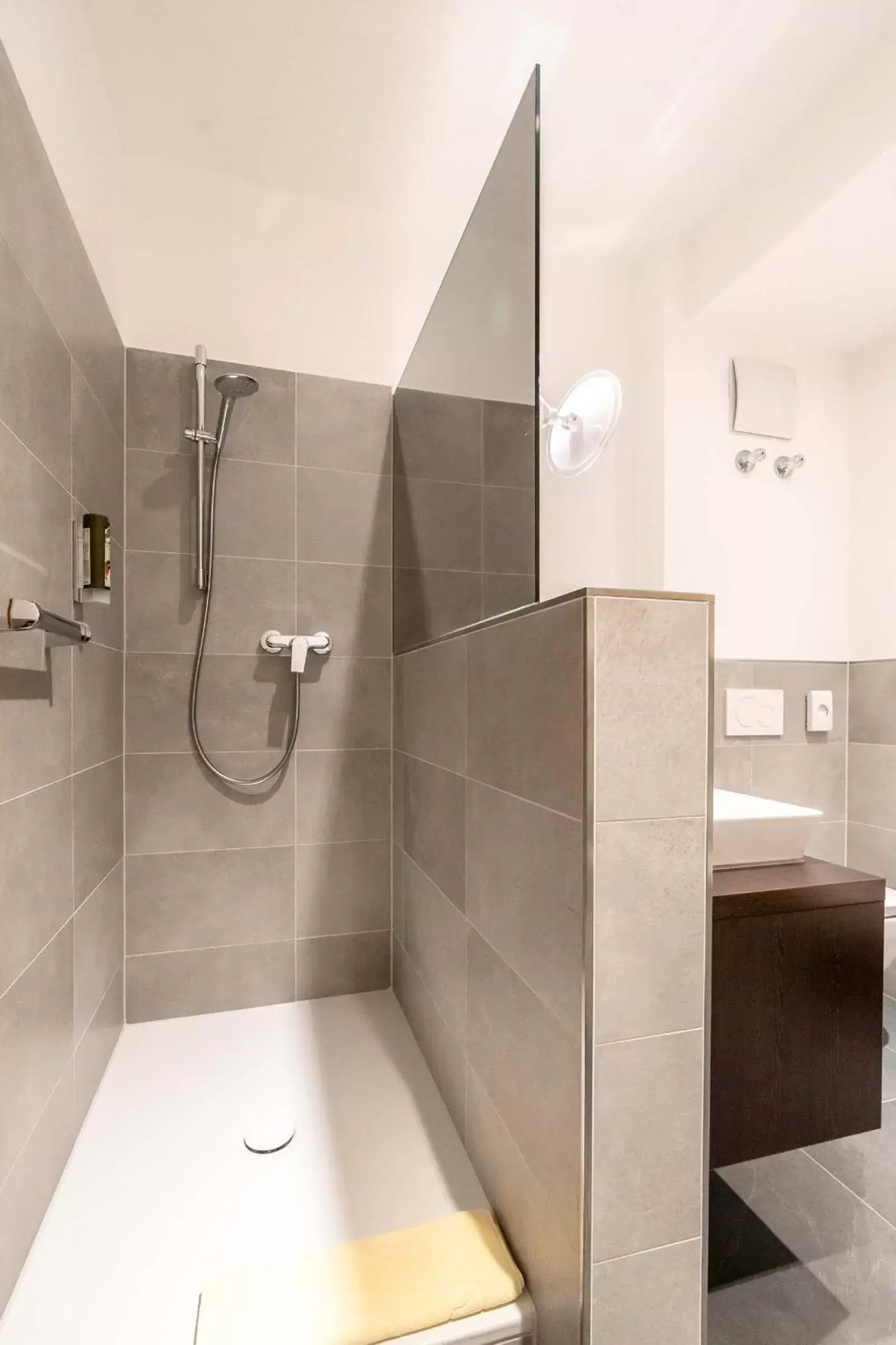 Shower, Bathroom in Hotel Vollmann