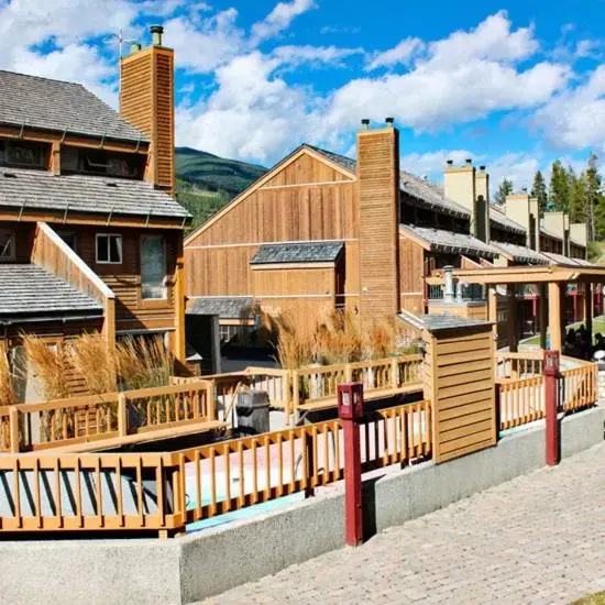 Facade/entrance, Property Building in Panorama Vacation Retreat at Horsethief Lodge