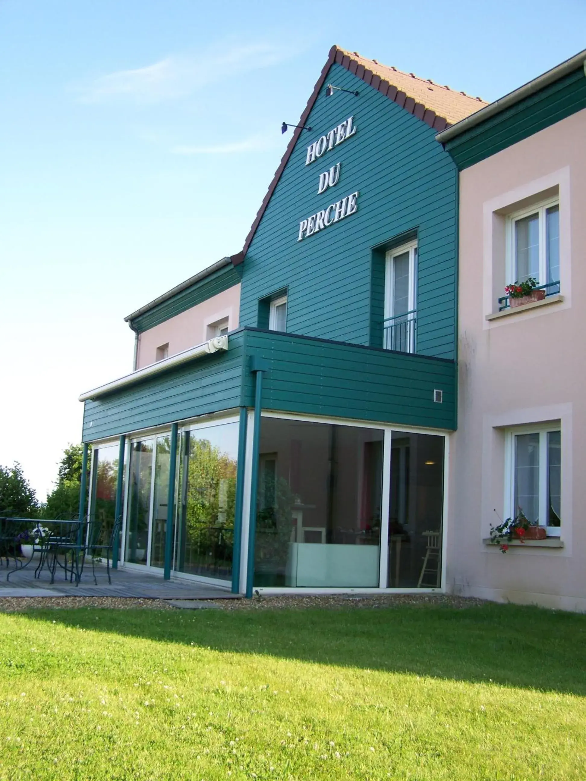 Facade/entrance, Property Building in Brit Hotel Du Perche