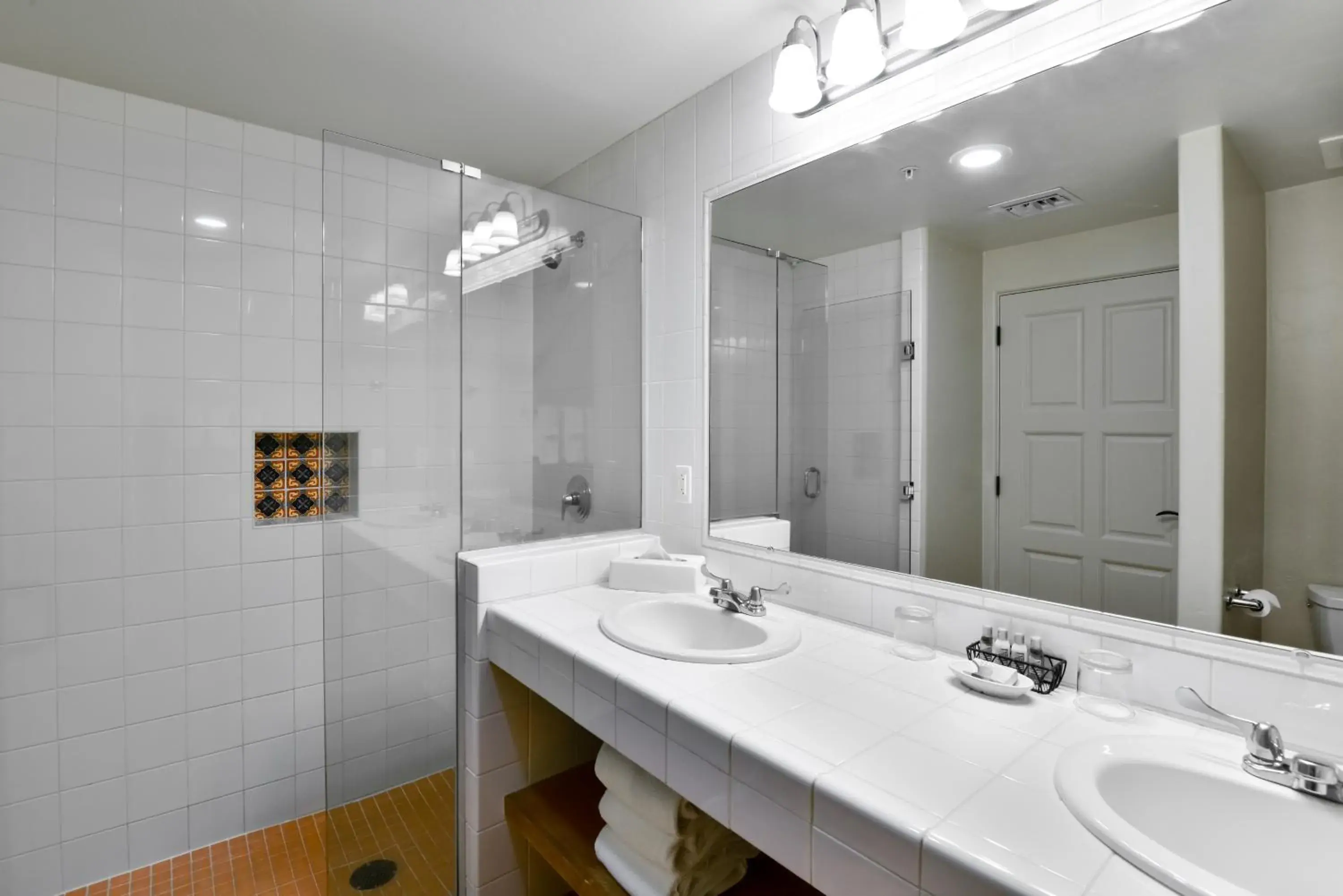 Bathroom in Lodge On The Desert