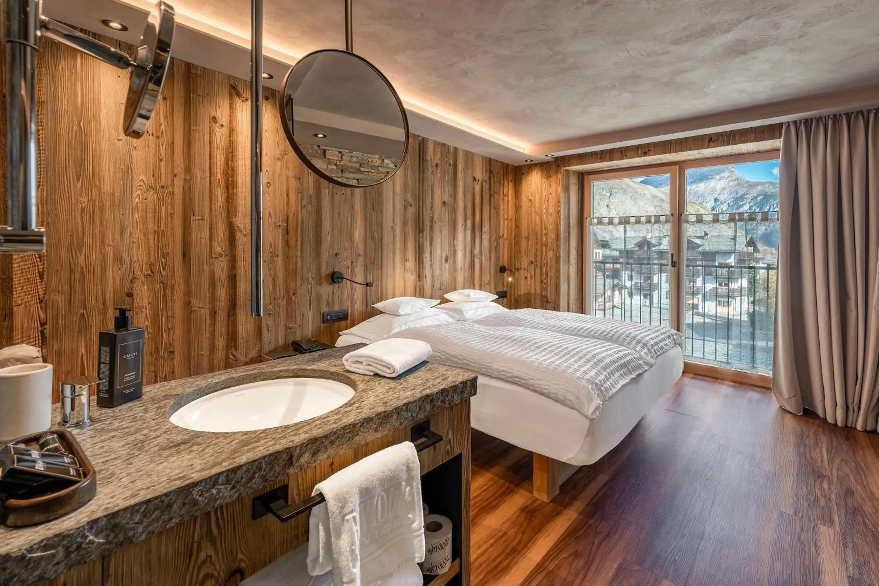 Bed, Bathroom in Hotel Bivio