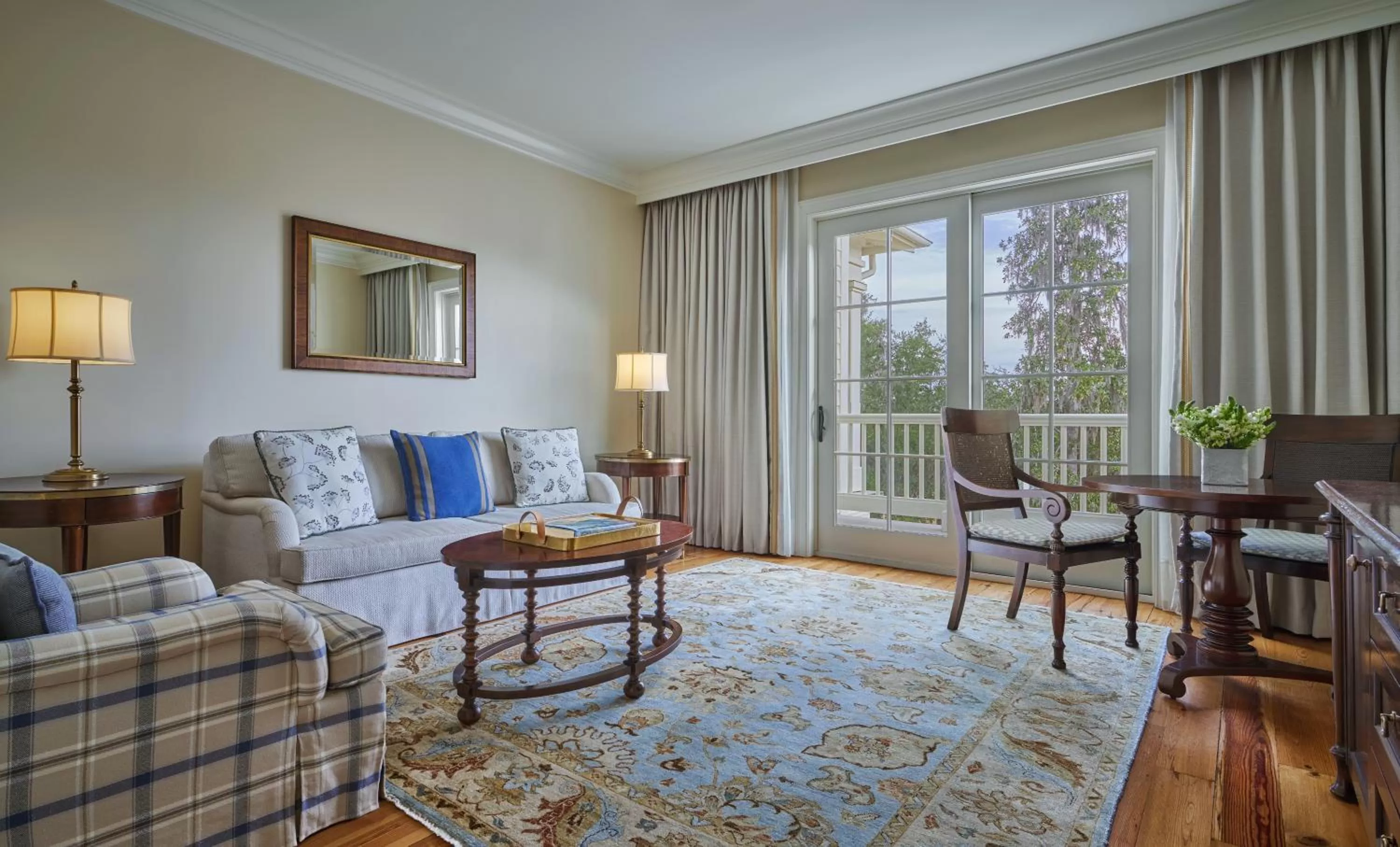 Living room, Bed in Montage Palmetto Bluff