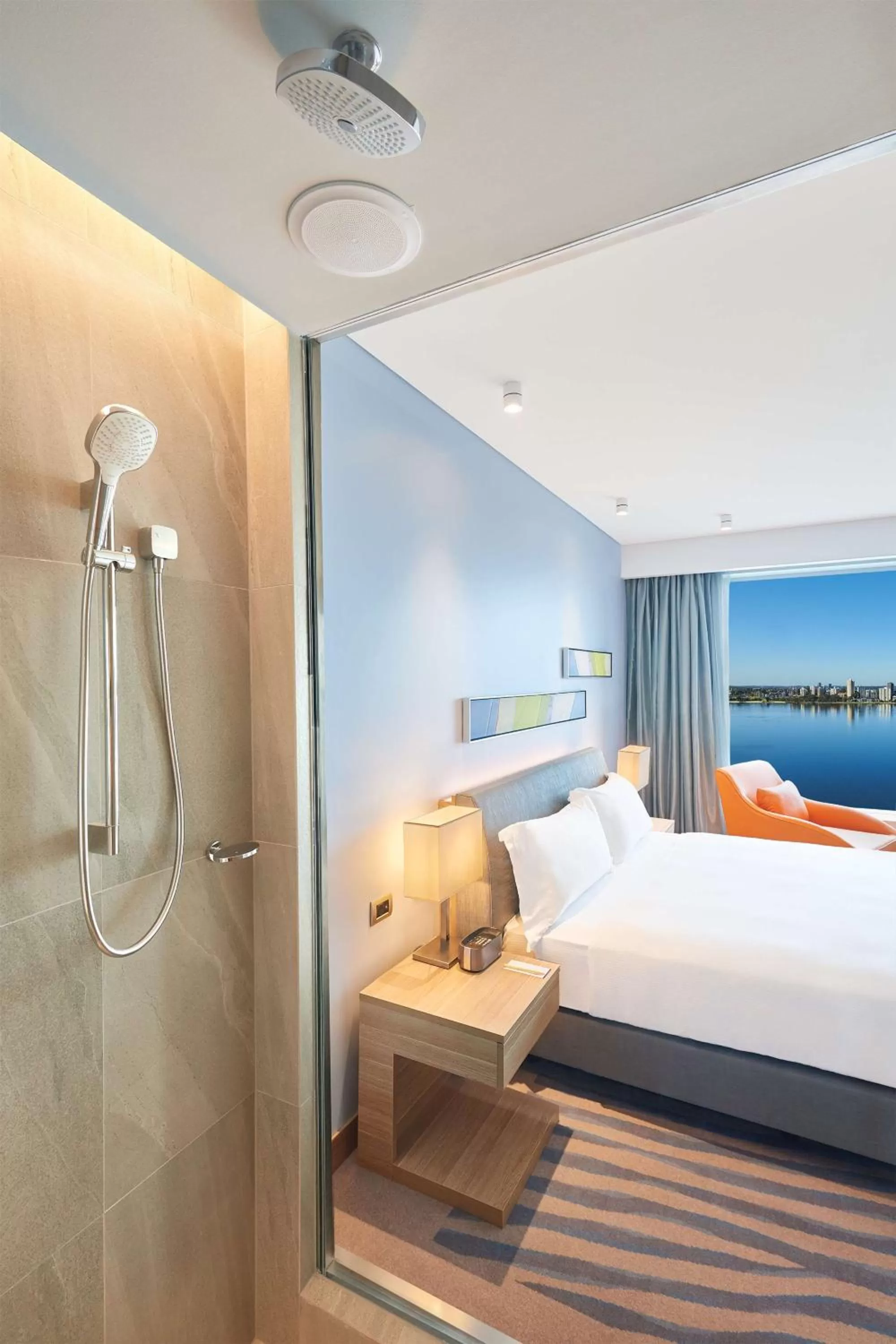 Bathroom, Bed in Doubletree By Hilton Perth Waterfront