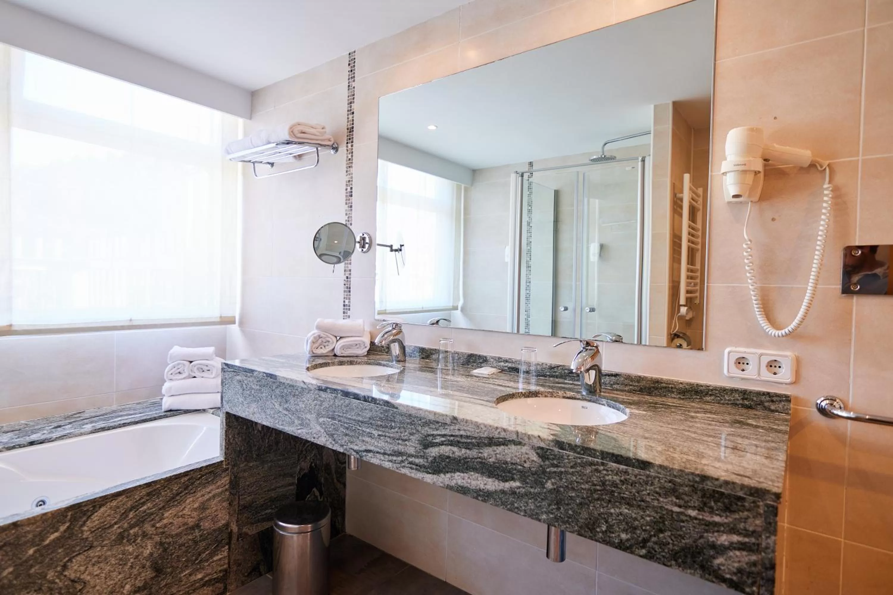 Bathroom in Los Geranios