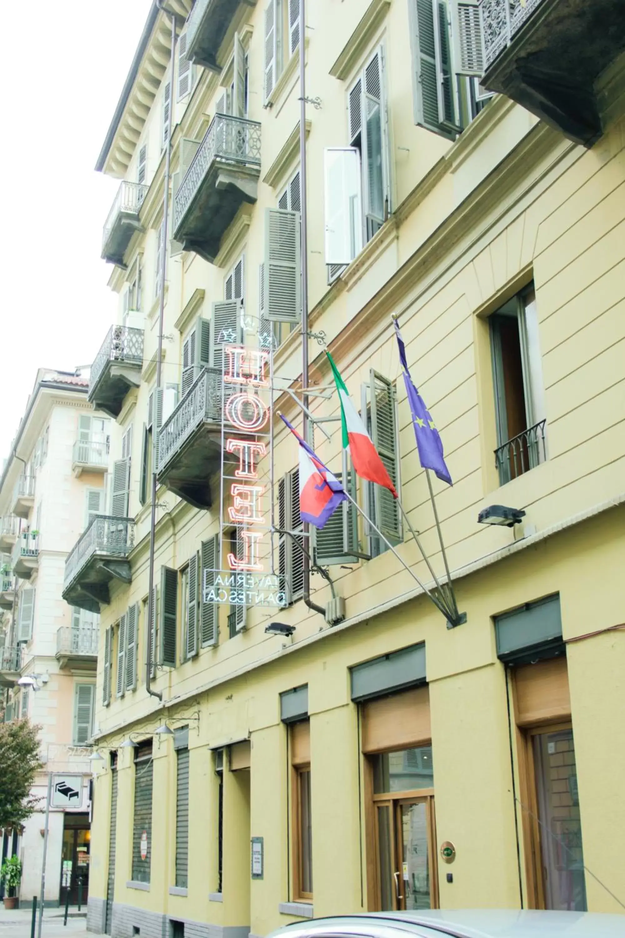 Facade/entrance, Property Building in Taverna Dantesca