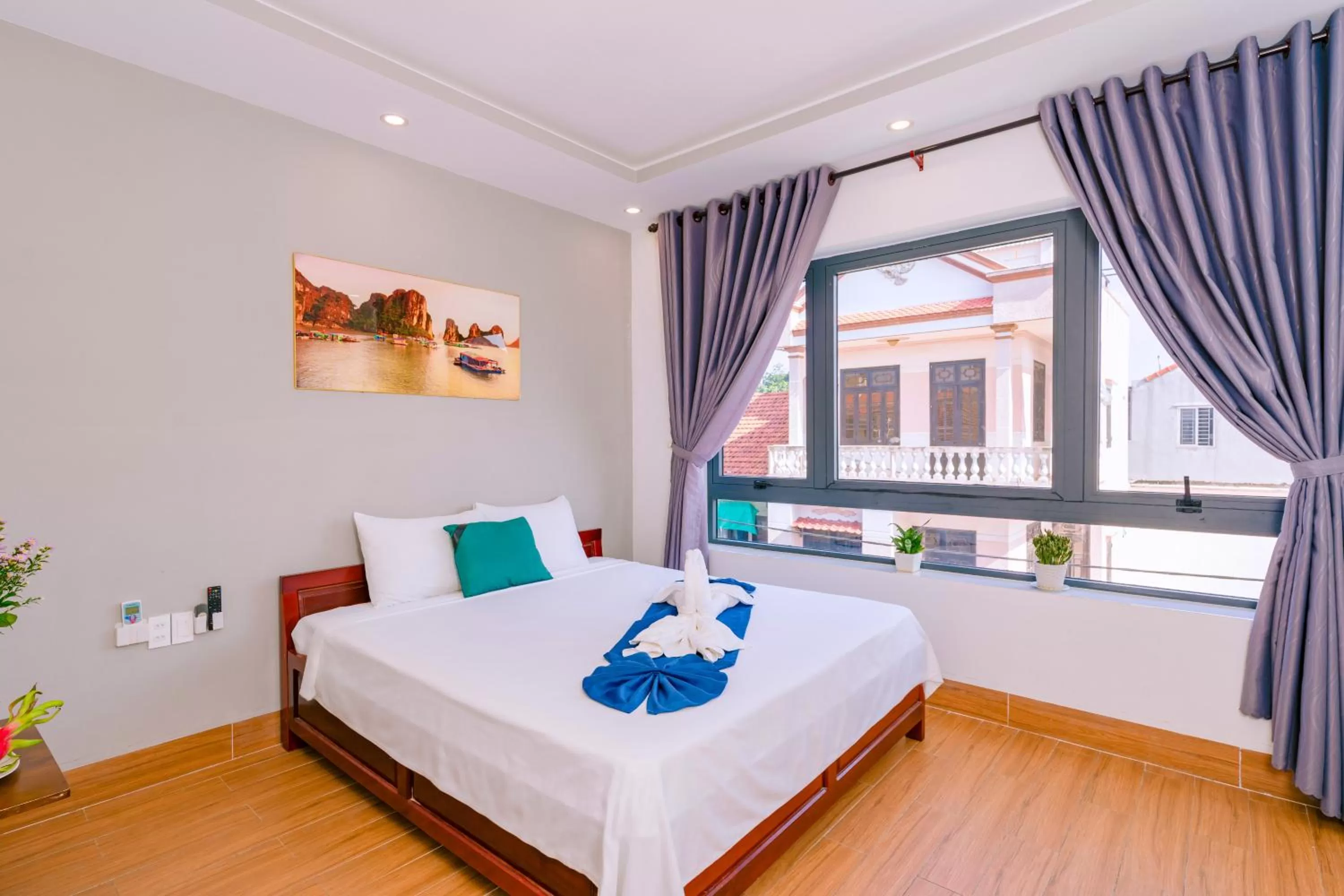 Photo of the whole room, Bed in Vinh Khang Homestay