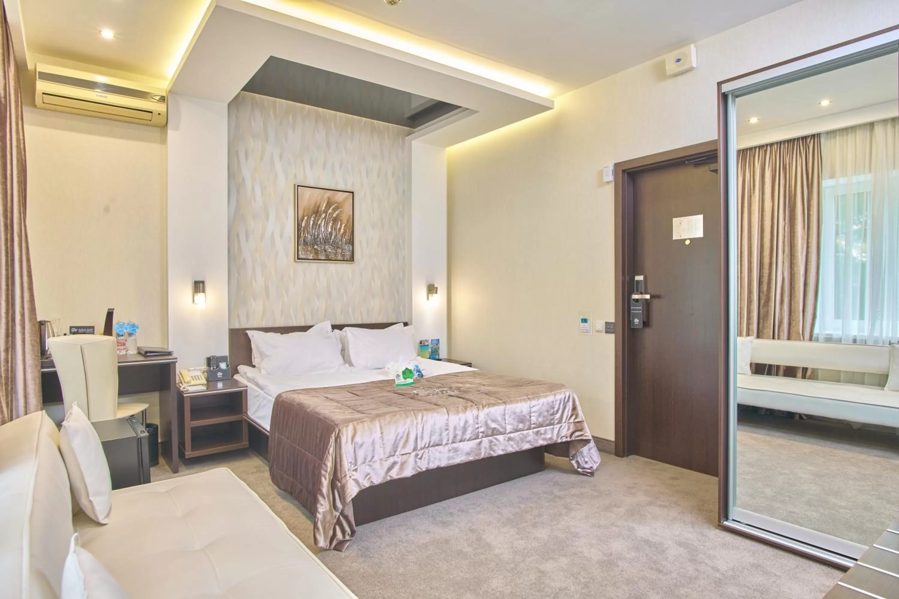 Standard Double Room in Hotel & Spa NEMO with dolphins