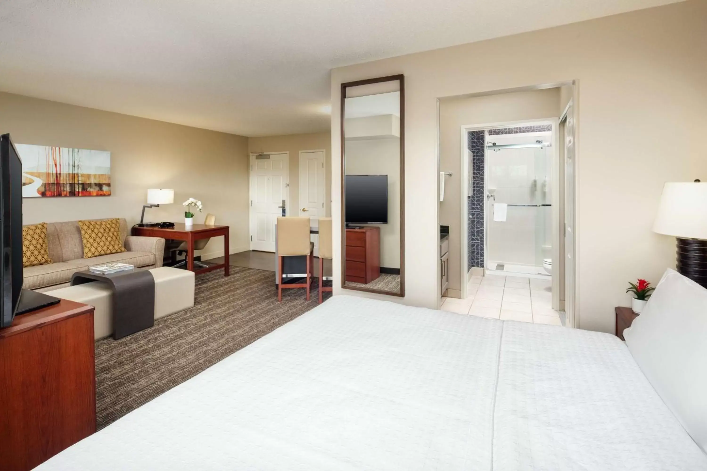 Living room, Bed in Homewood Suites by Hilton Columbus-Dublin