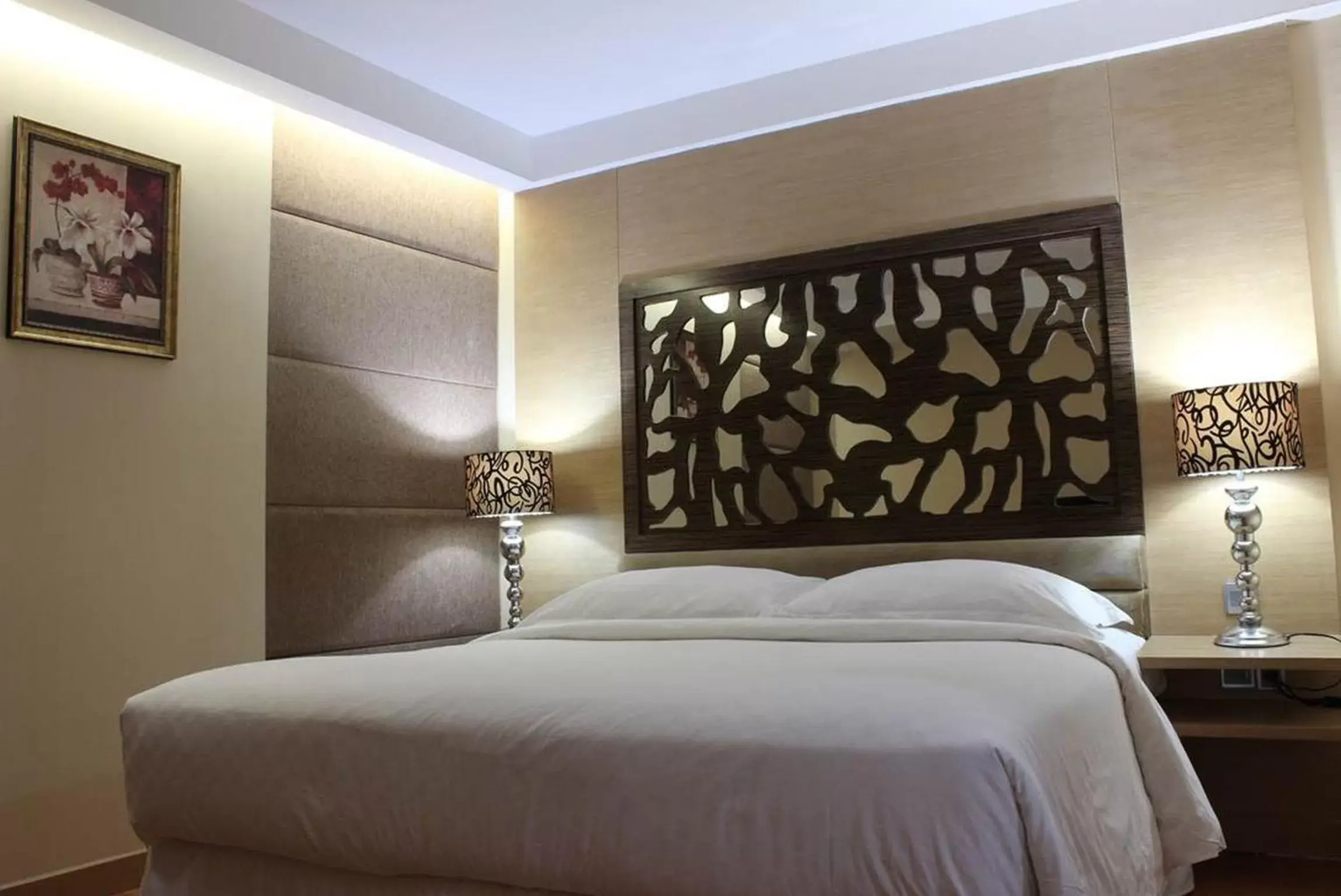 Bed in Wyndham Surabaya