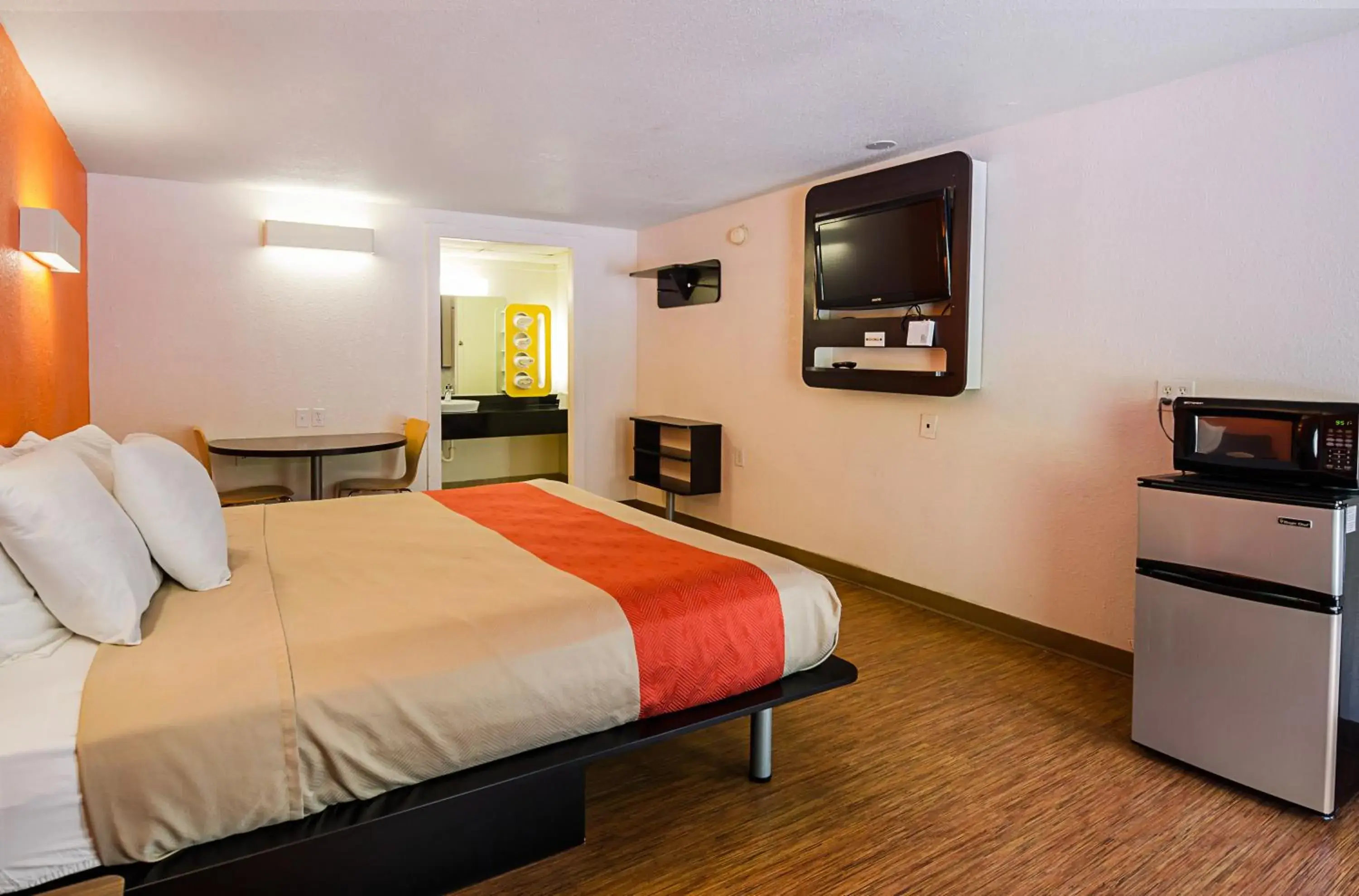 Bedroom, Room Photo in Rodeway Inn
