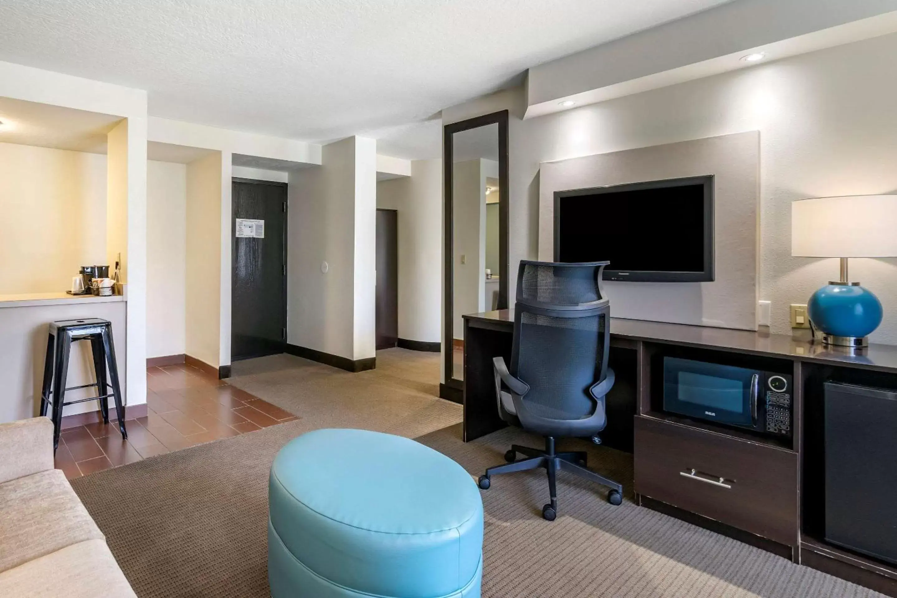 Photo of the whole room, TV/Entertainment Center in Sleep Inn Clearwater-St Petersburg