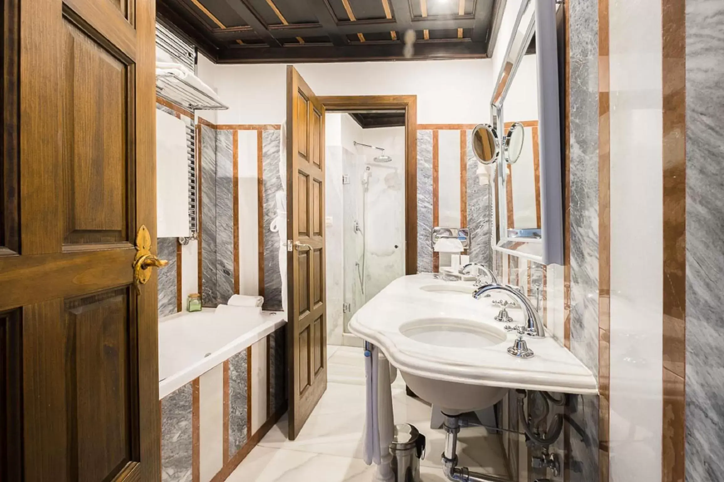 Bathroom in Las Casas de la Judería de Córdoba