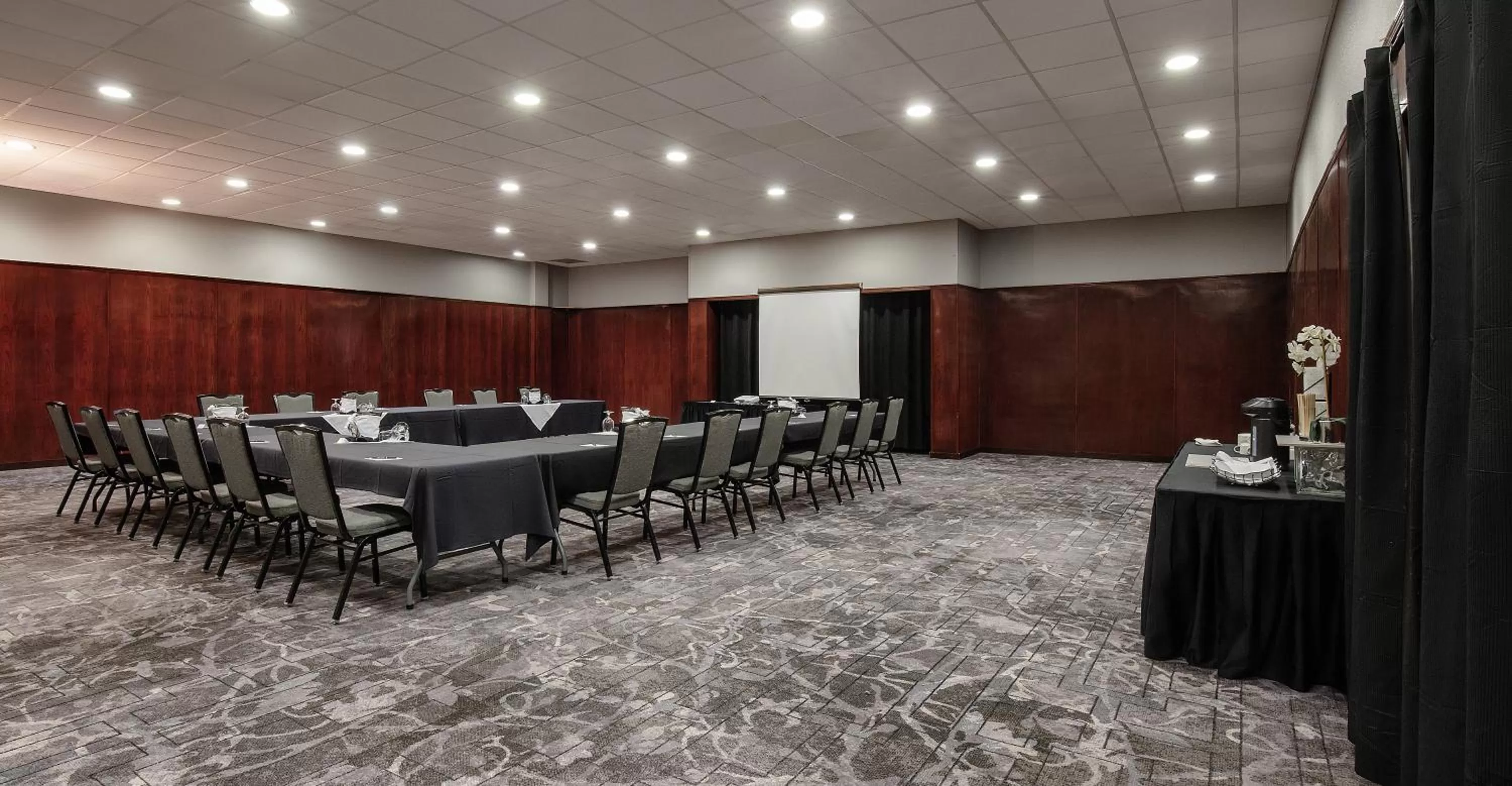 Meeting/conference room in Pomeroy Hotel & Conference Centre