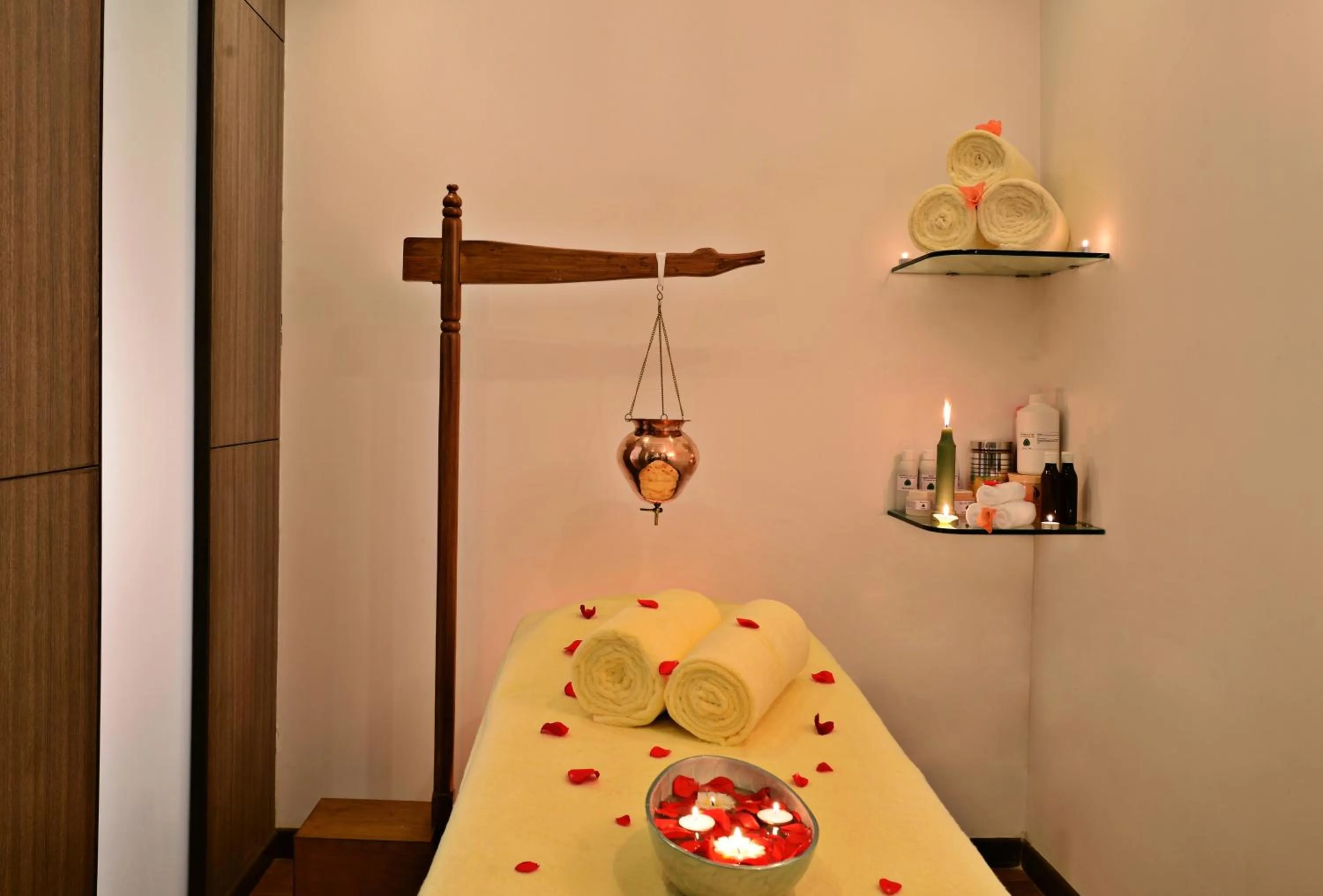 Spa and wellness centre/facilities in Leisure Inn Grand Chanakya