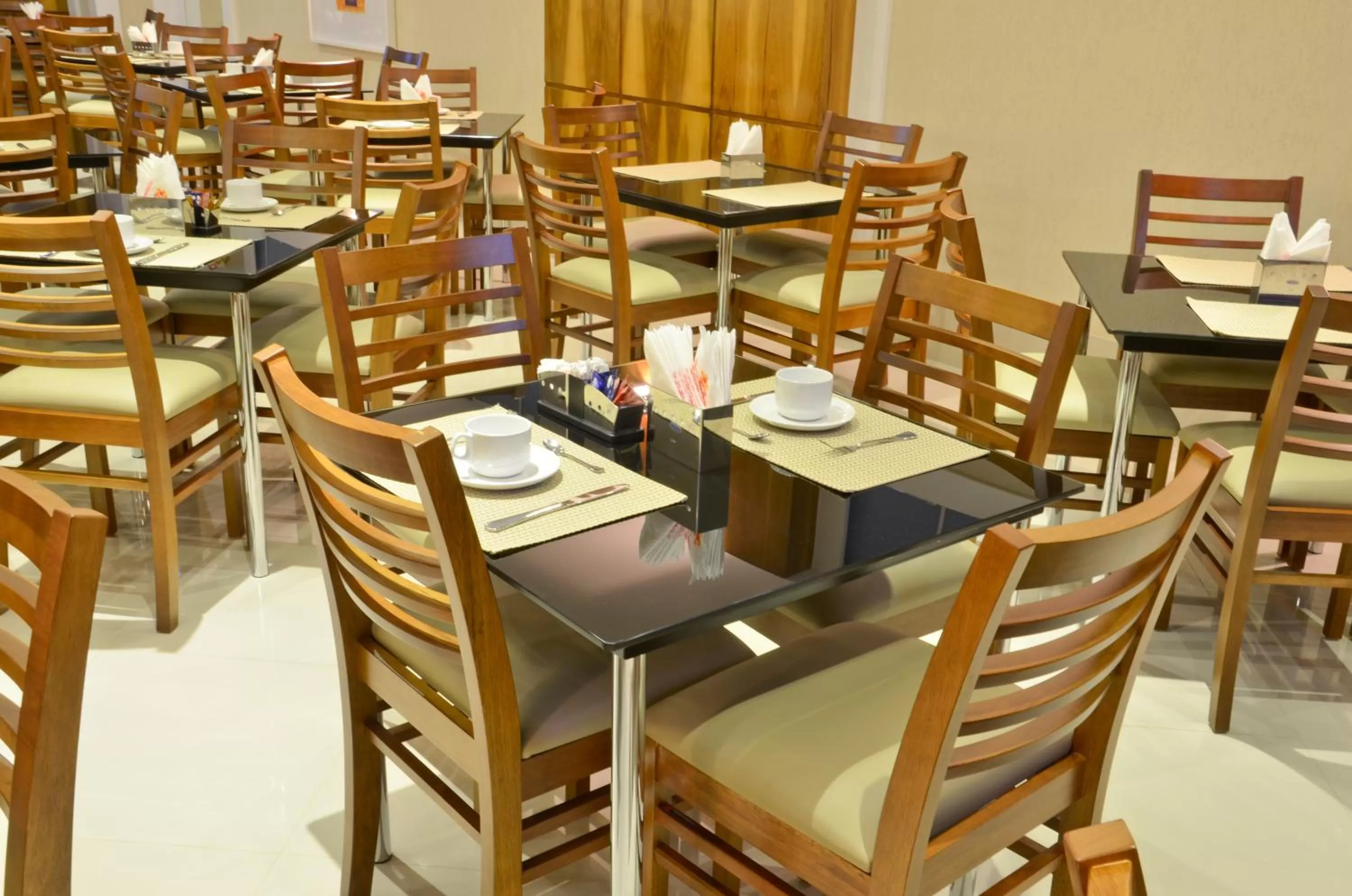 Restaurant/places to eat in Capri Hotel