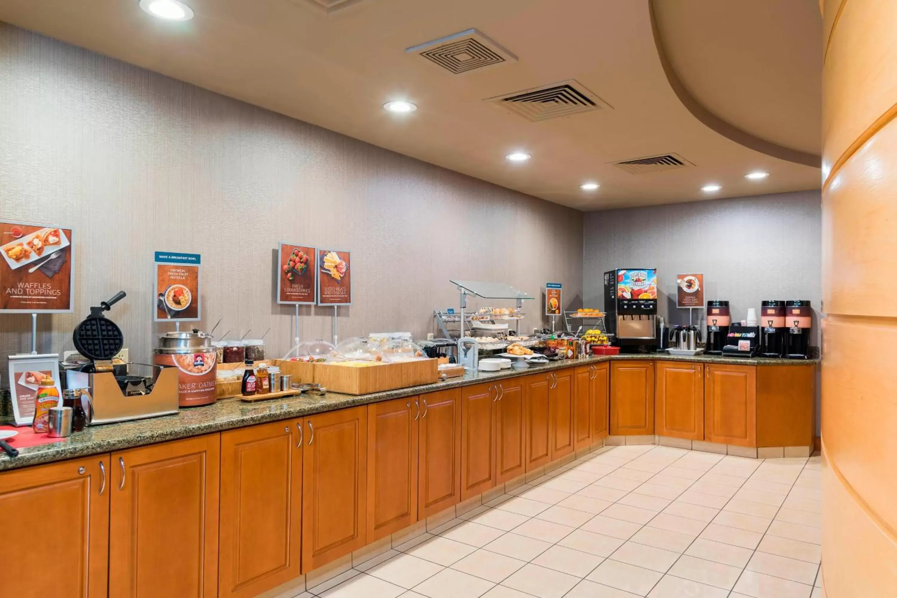 Breakfast, Restaurant/Places to Eat in SpringHill Suites Midland