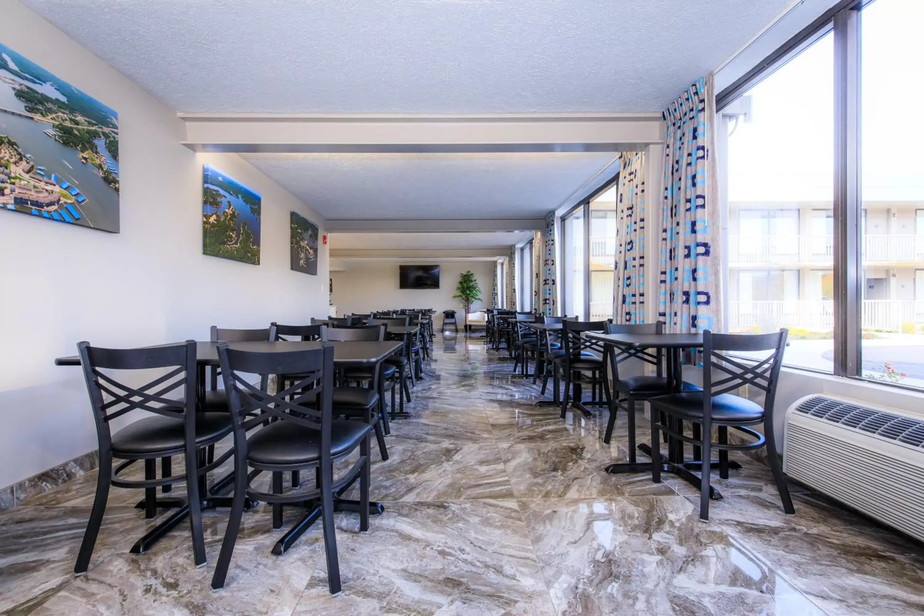 Breakfast in The Resort at Lake of the Ozarks Breakfast in The Resort at Lake of the Ozarks