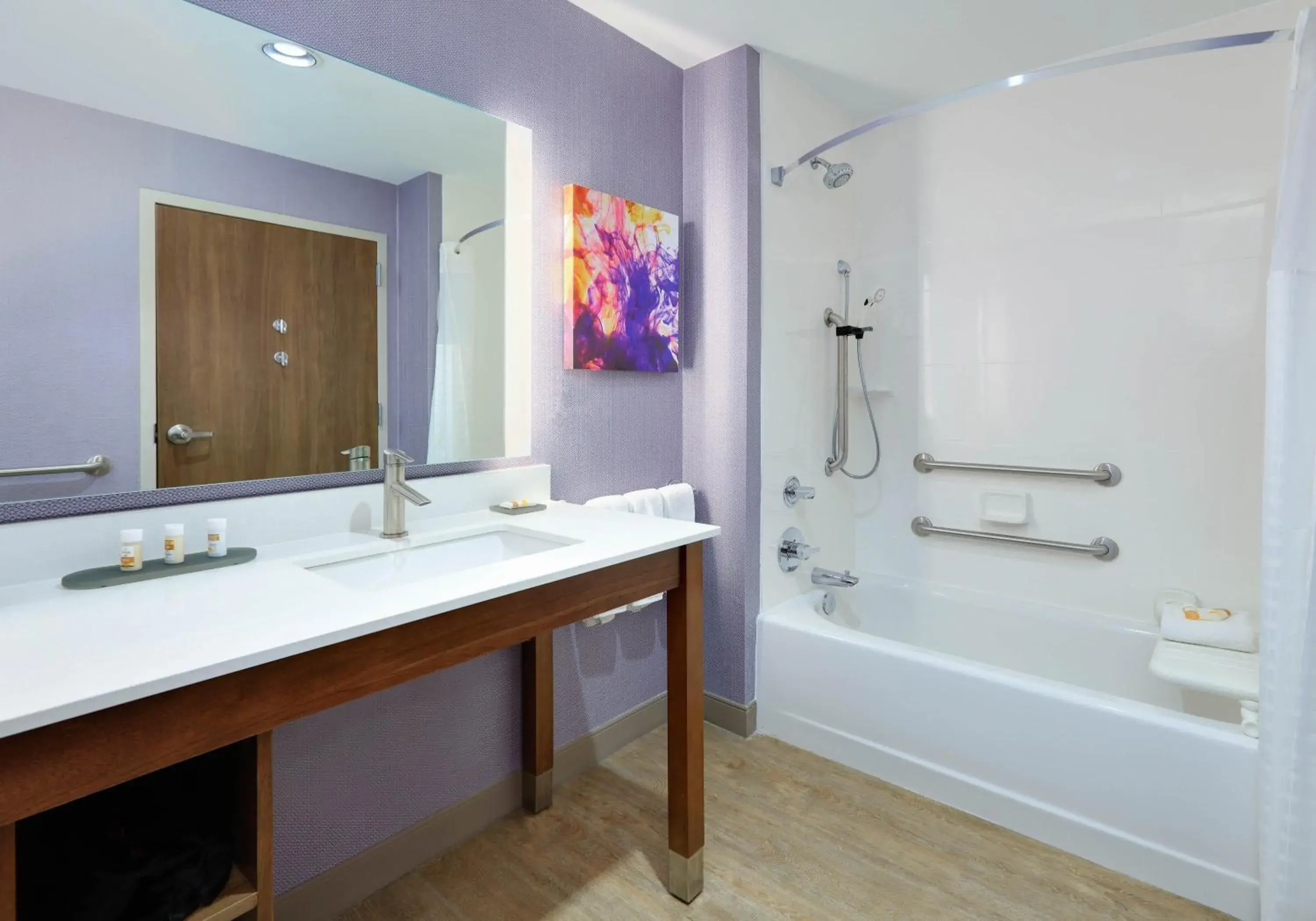 Bathroom in La Quinta Inn & Suites by Wyndham Lakeway