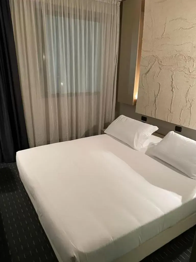 Bed in Bes Hotel Cremona Soncino