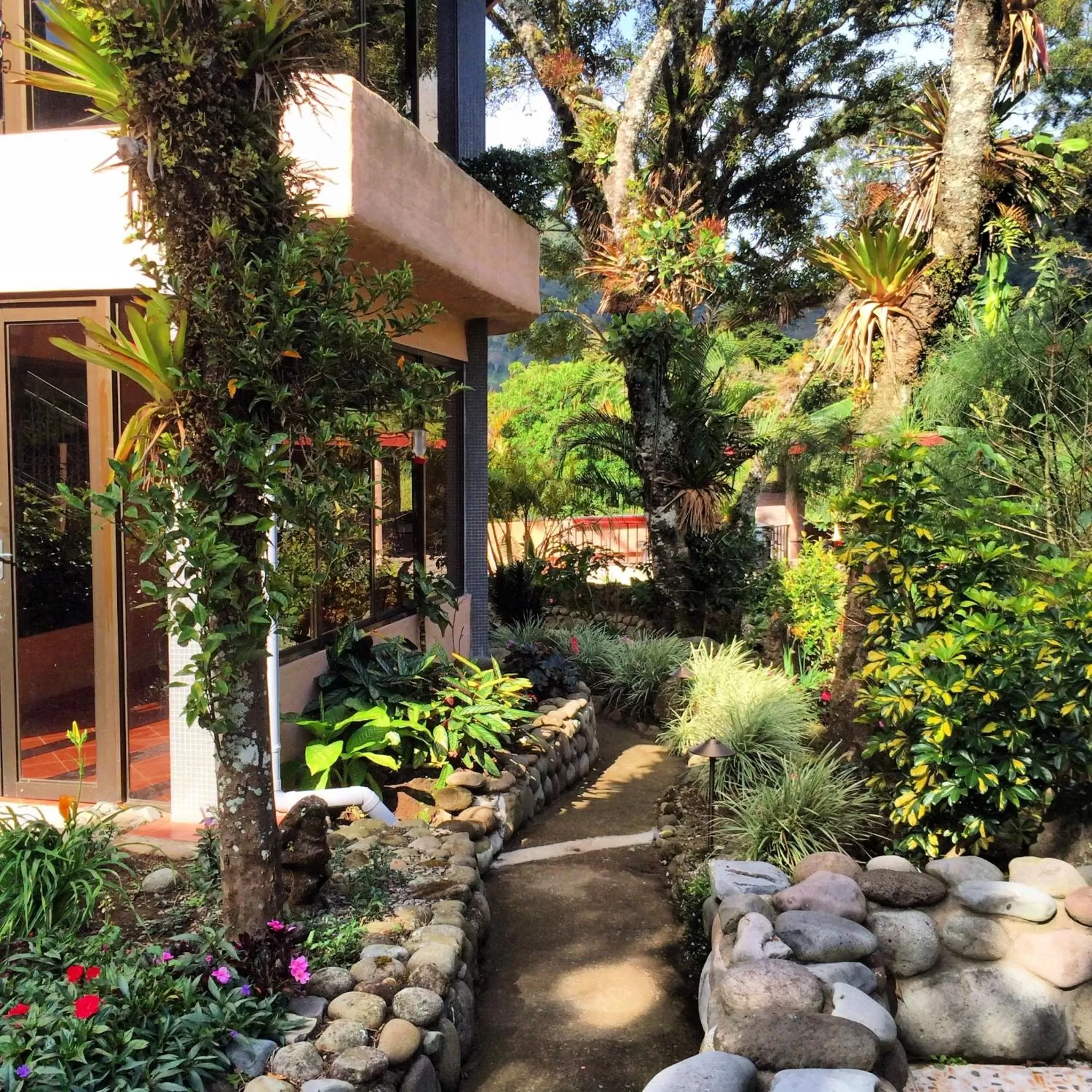 Facade/entrance in The Inn at Palo Alto