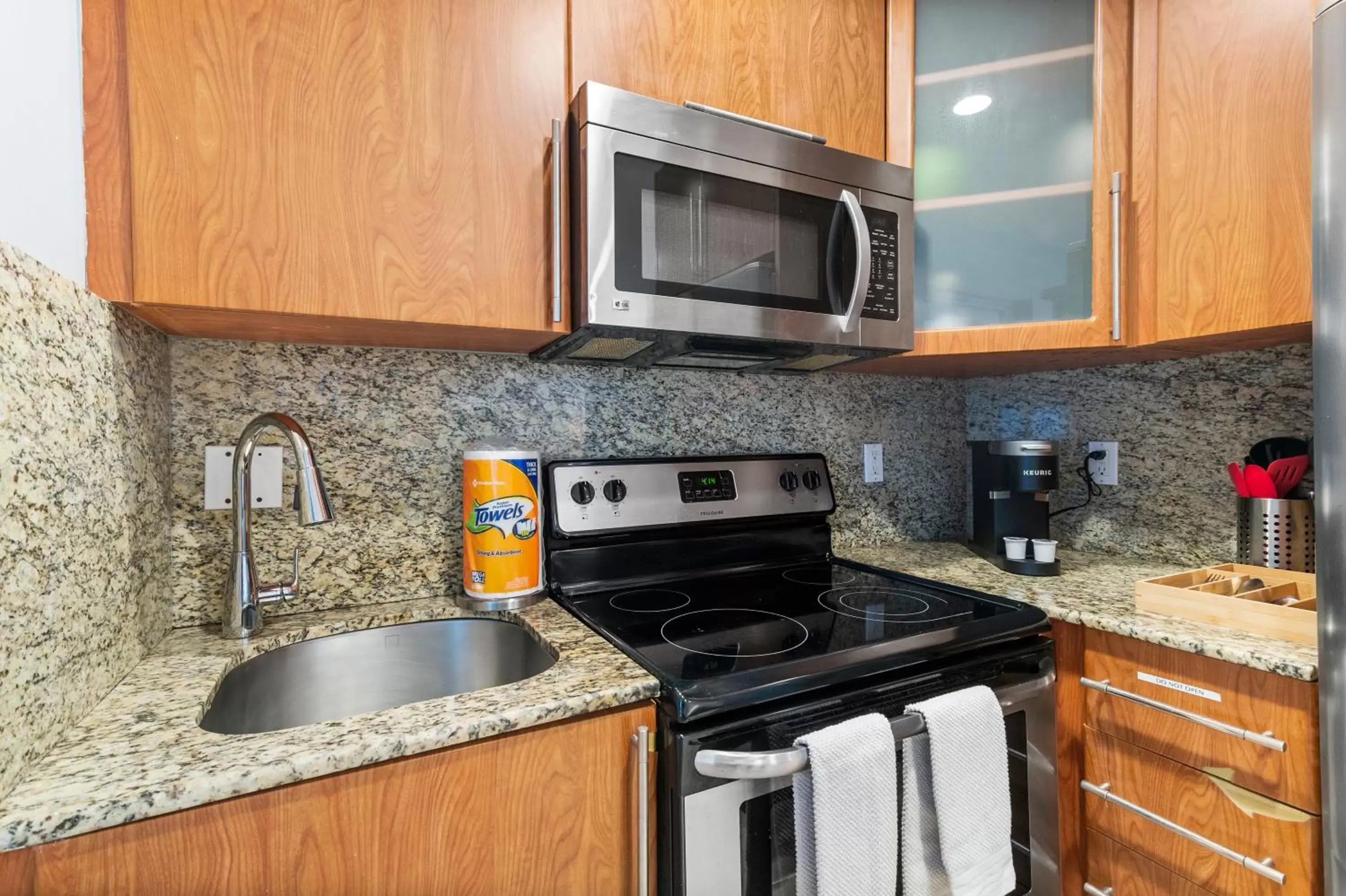 Kitchen or kitchenette, Kitchen/Kitchenette in Isle of Venice Residence and Marina