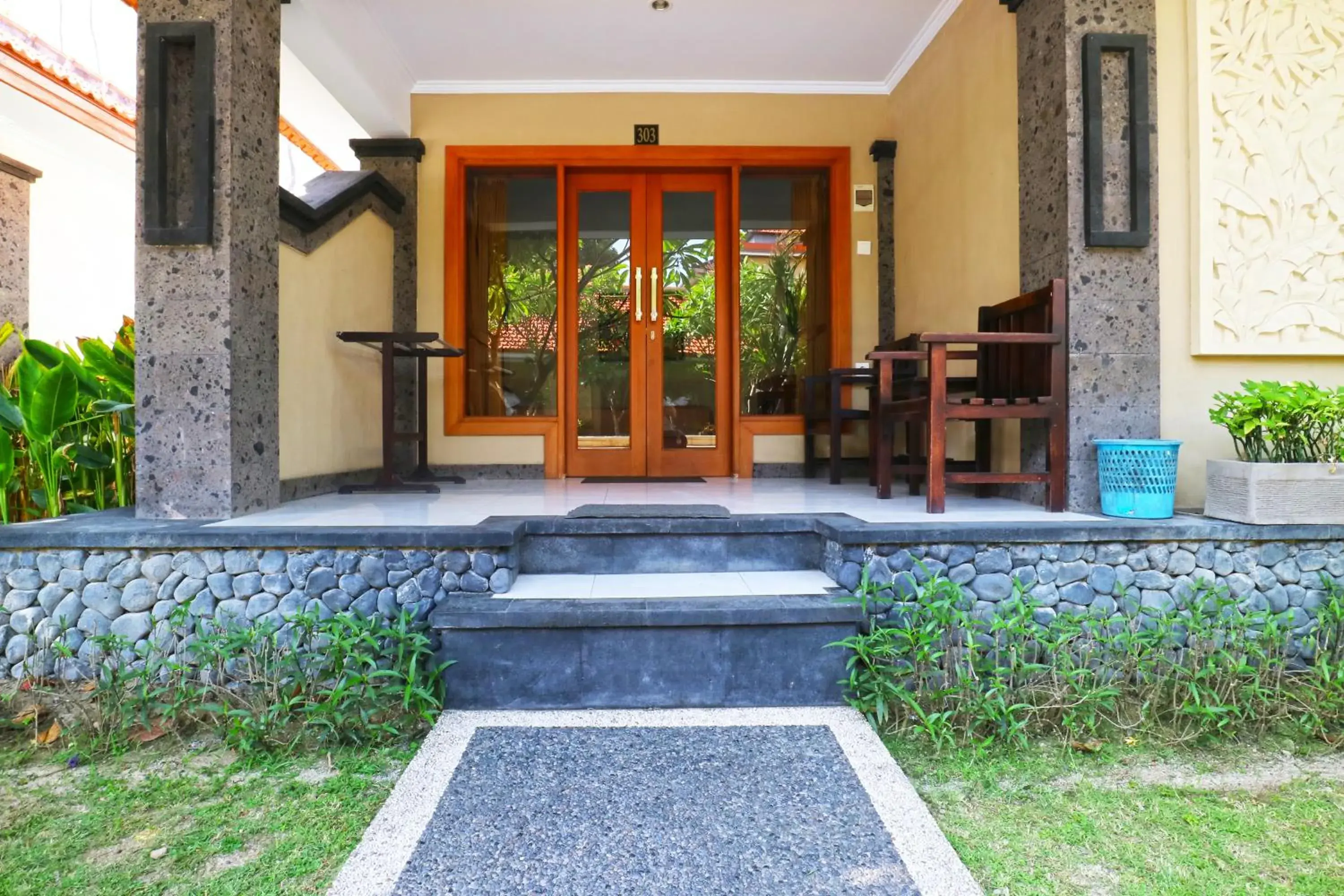 Property building in Gora Beach Inn Property building in Gora Beach Inn