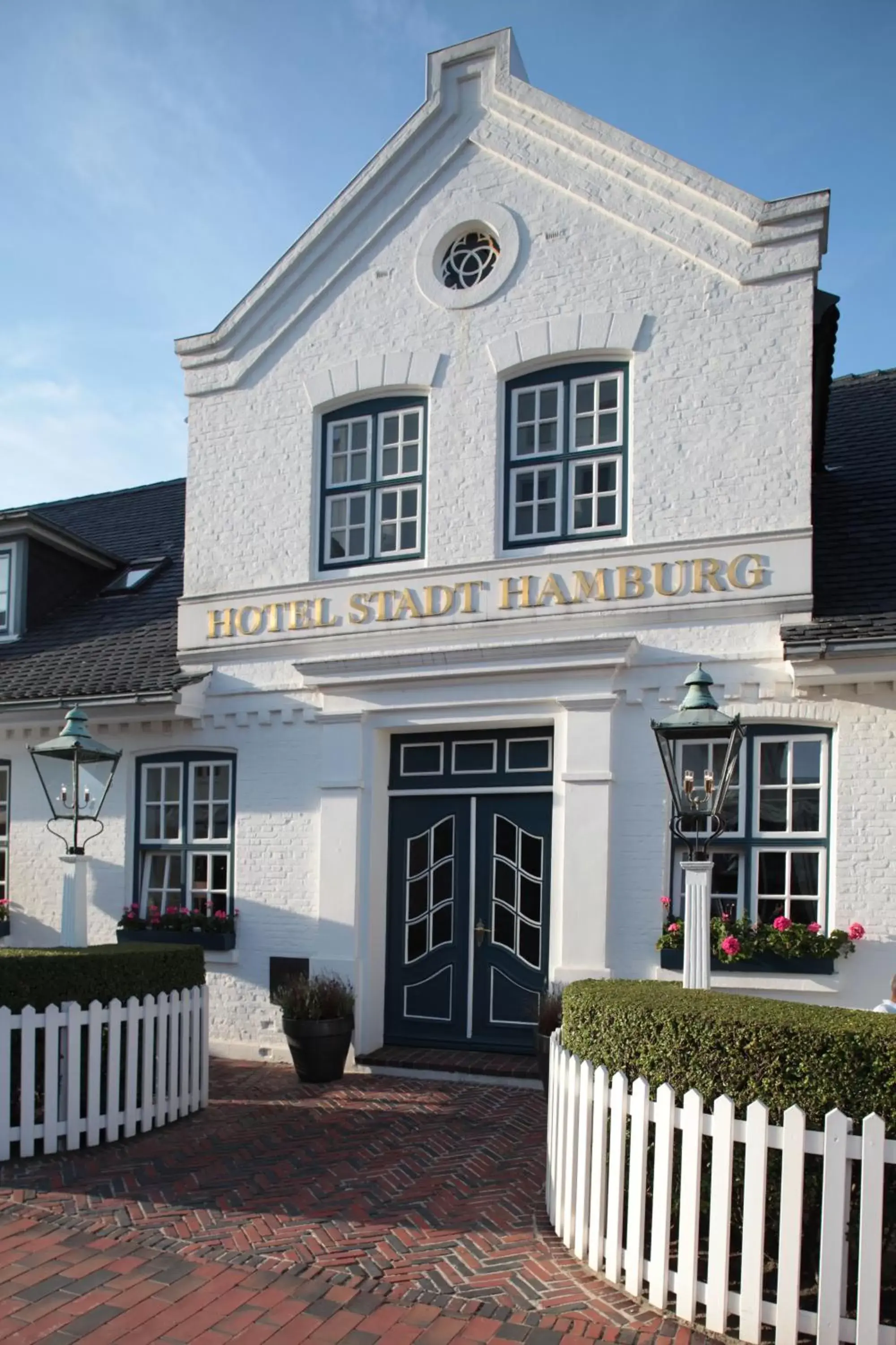 Facade/entrance, Property Building in Hotel Stadt Hamburg