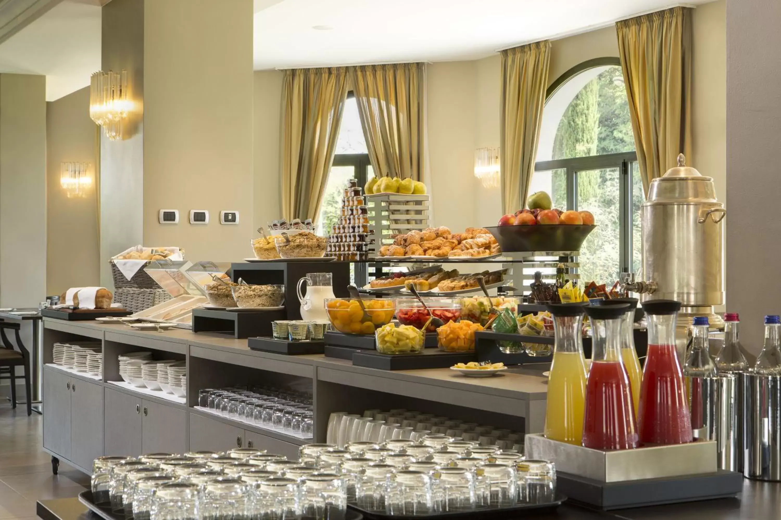 Buffet breakfast, Food in Maranello Palace