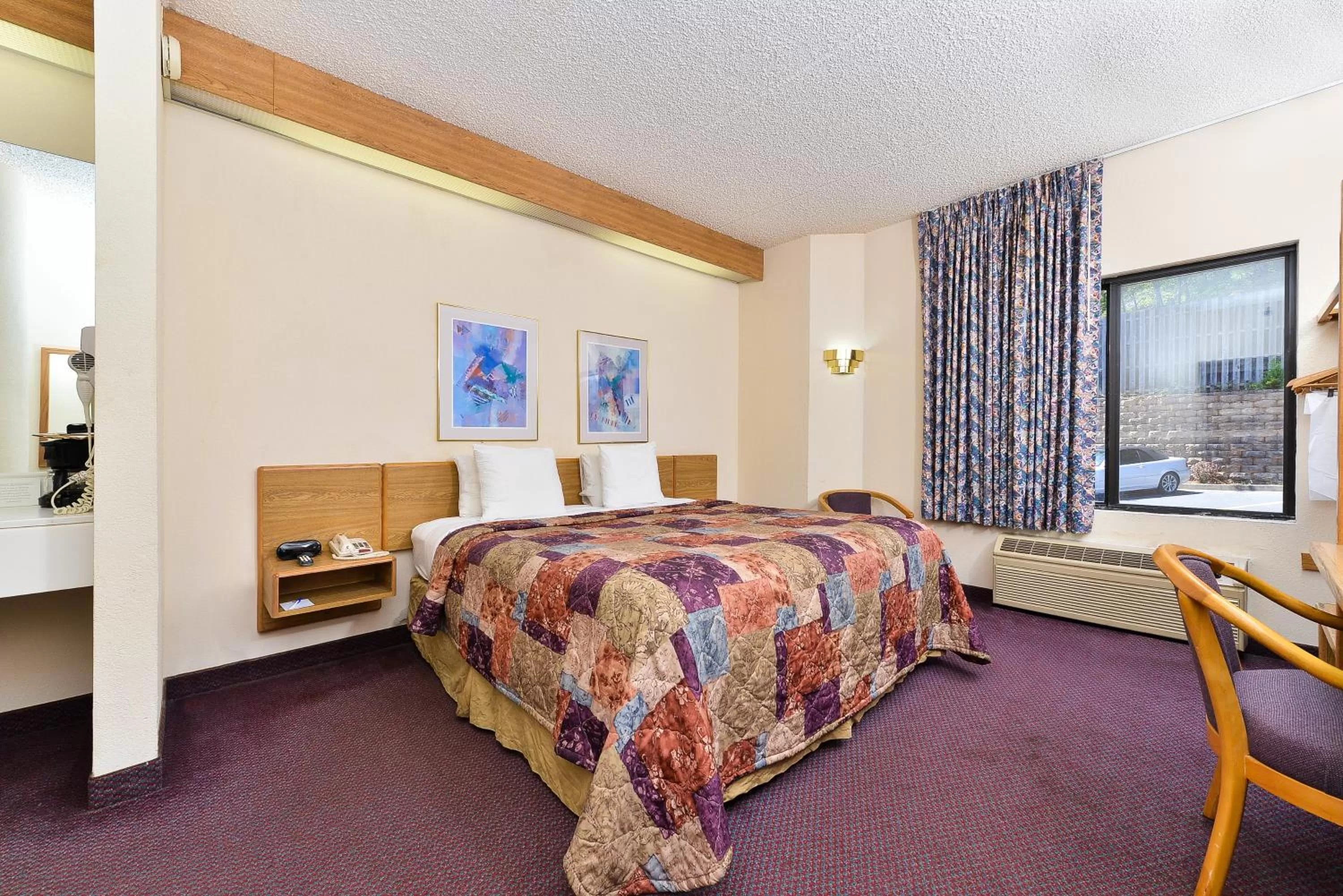 Pets, Bed in America's Best Value Inn & Suites, Atlanta - Morrow