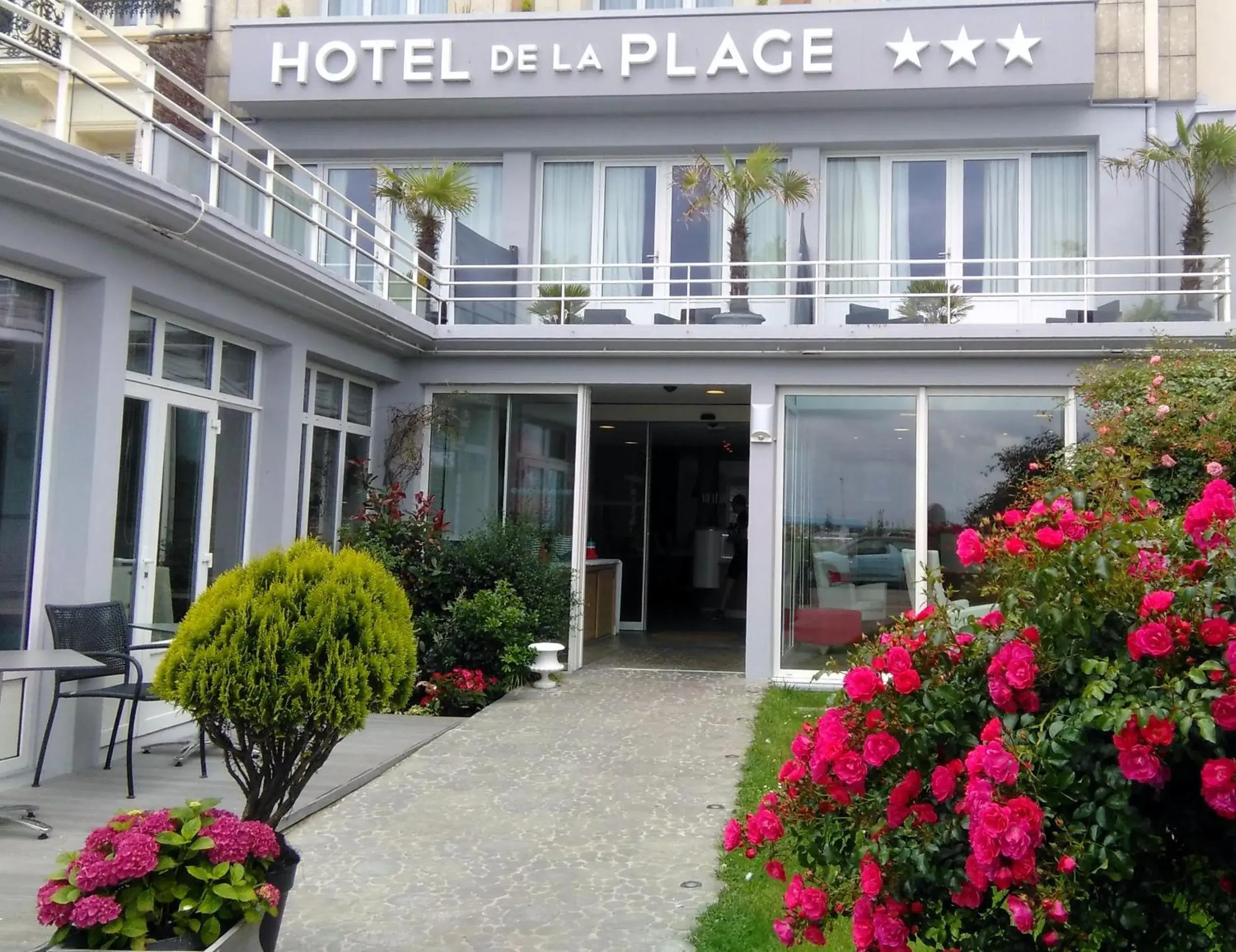 Facade/entrance, Patio/Outdoor Area in Hotel de la Plage