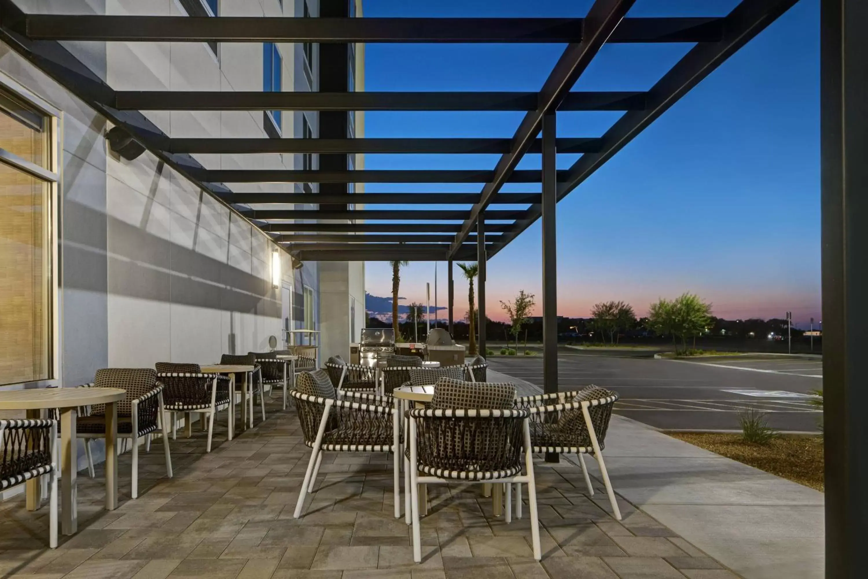 Property building, Restaurant/Places to Eat in TownePlace Suites by Marriott Phoenix Glendale Sports & Entertainment District