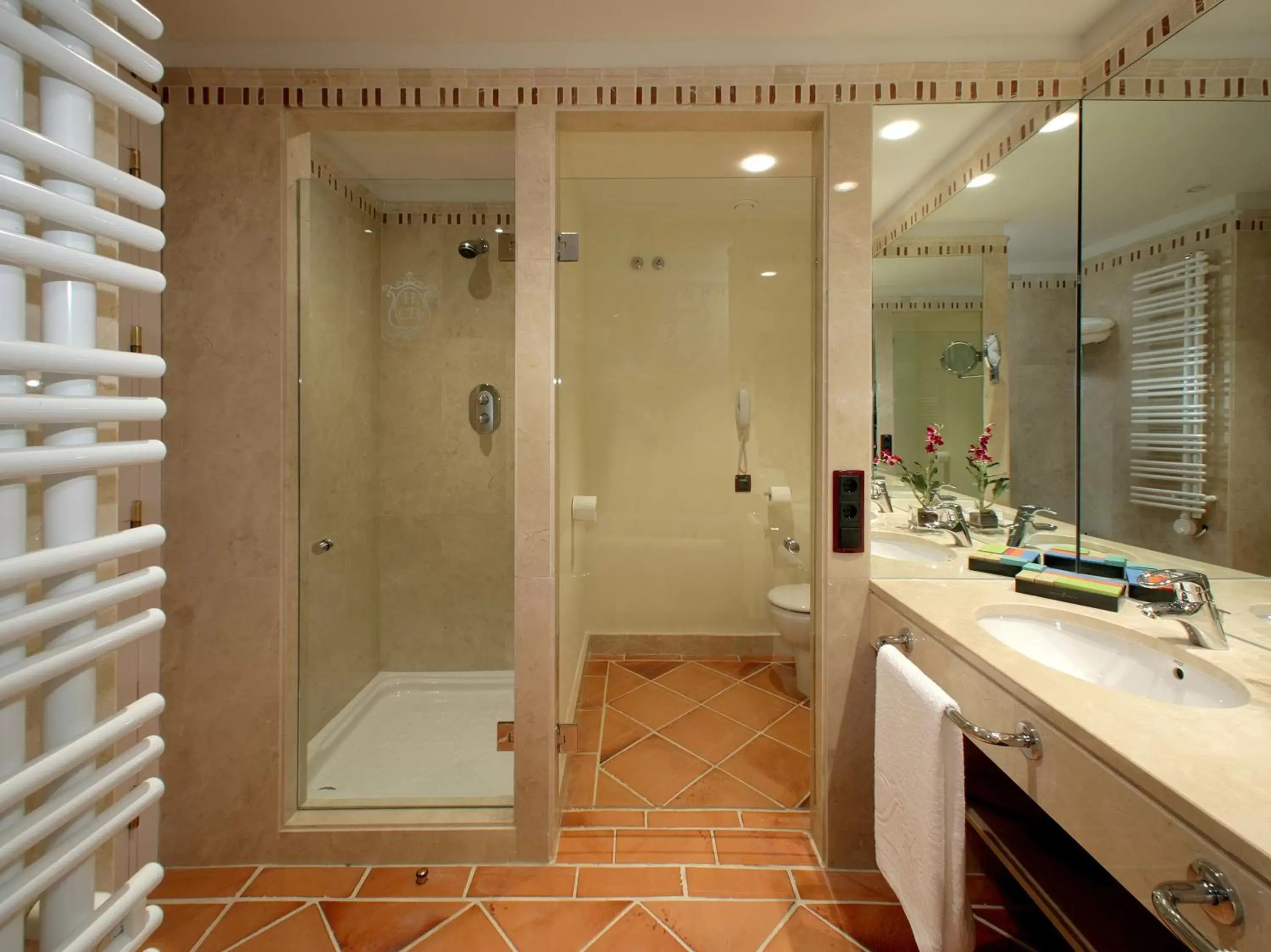 Bathroom in Hotel Cigarral el Bosque