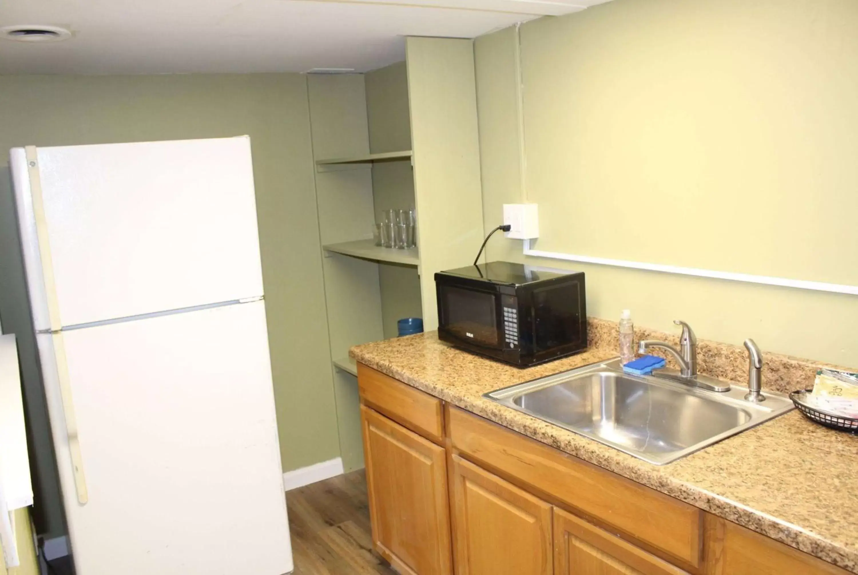 Photo of the whole room, Kitchen/Kitchenette in Baymont by Wyndham Front Royal Near Shenandoah National Park