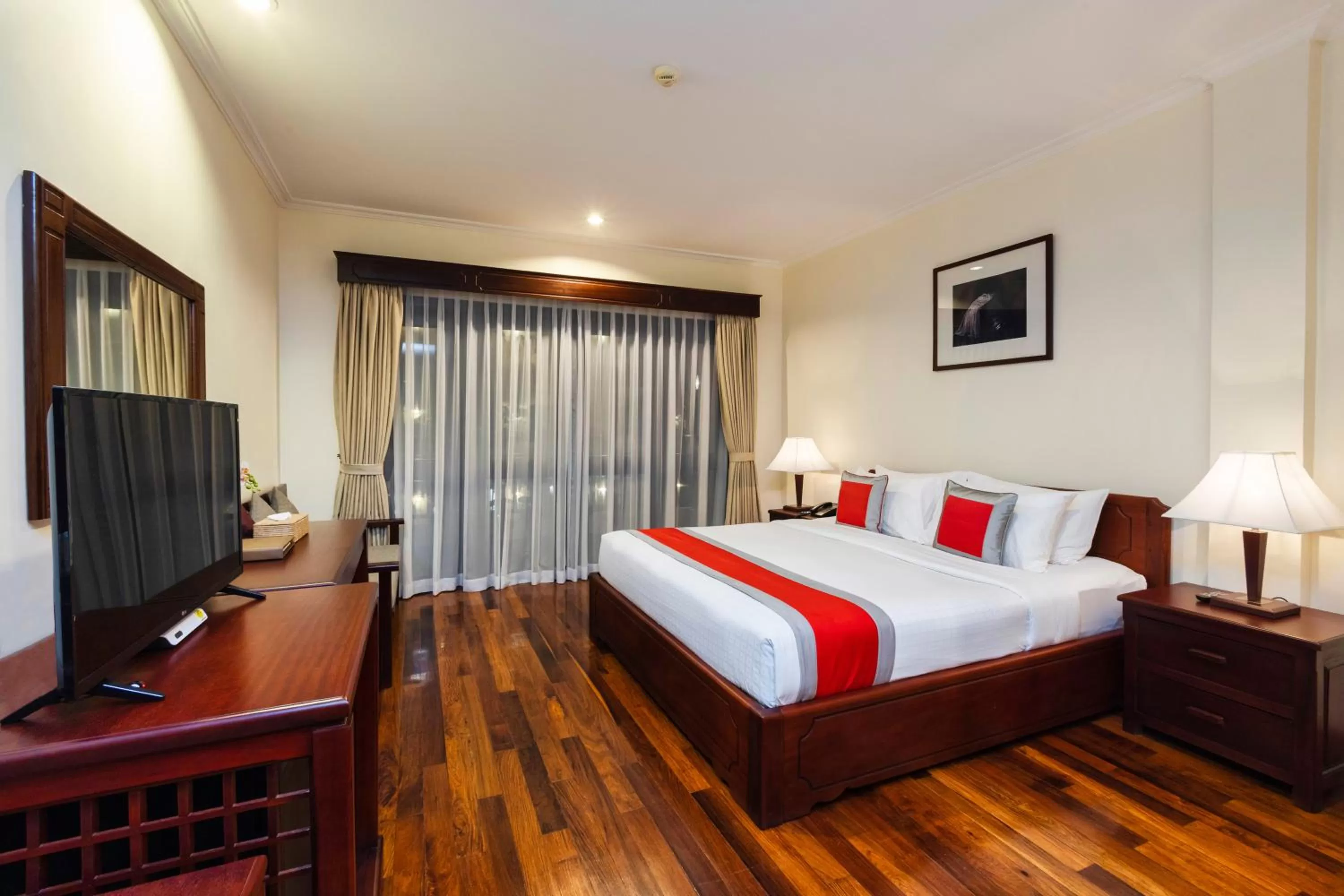 Balcony/Terrace, Bed in Saem Siemreap Hotel