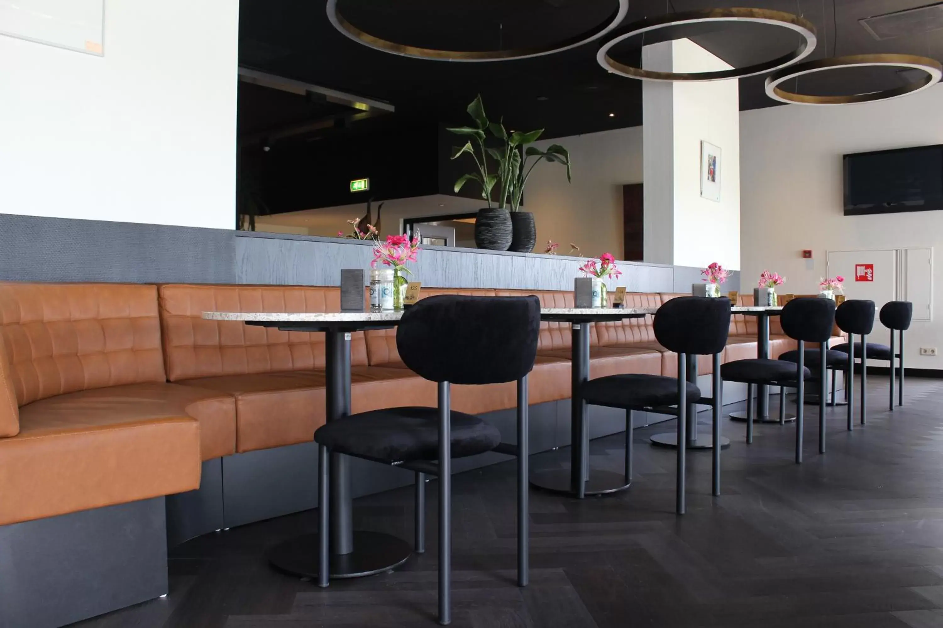 Restaurant/places to eat in Van der Valk Hotel ARA Zwijndrecht