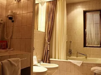 Bathroom in Schwarzwaldhotel Stollen