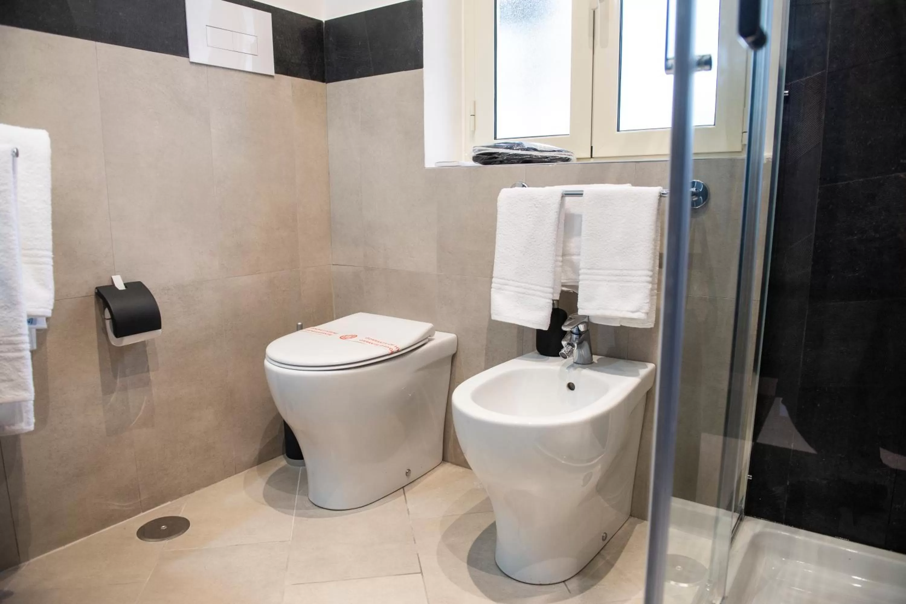 Bathroom in D'amelio'S suites