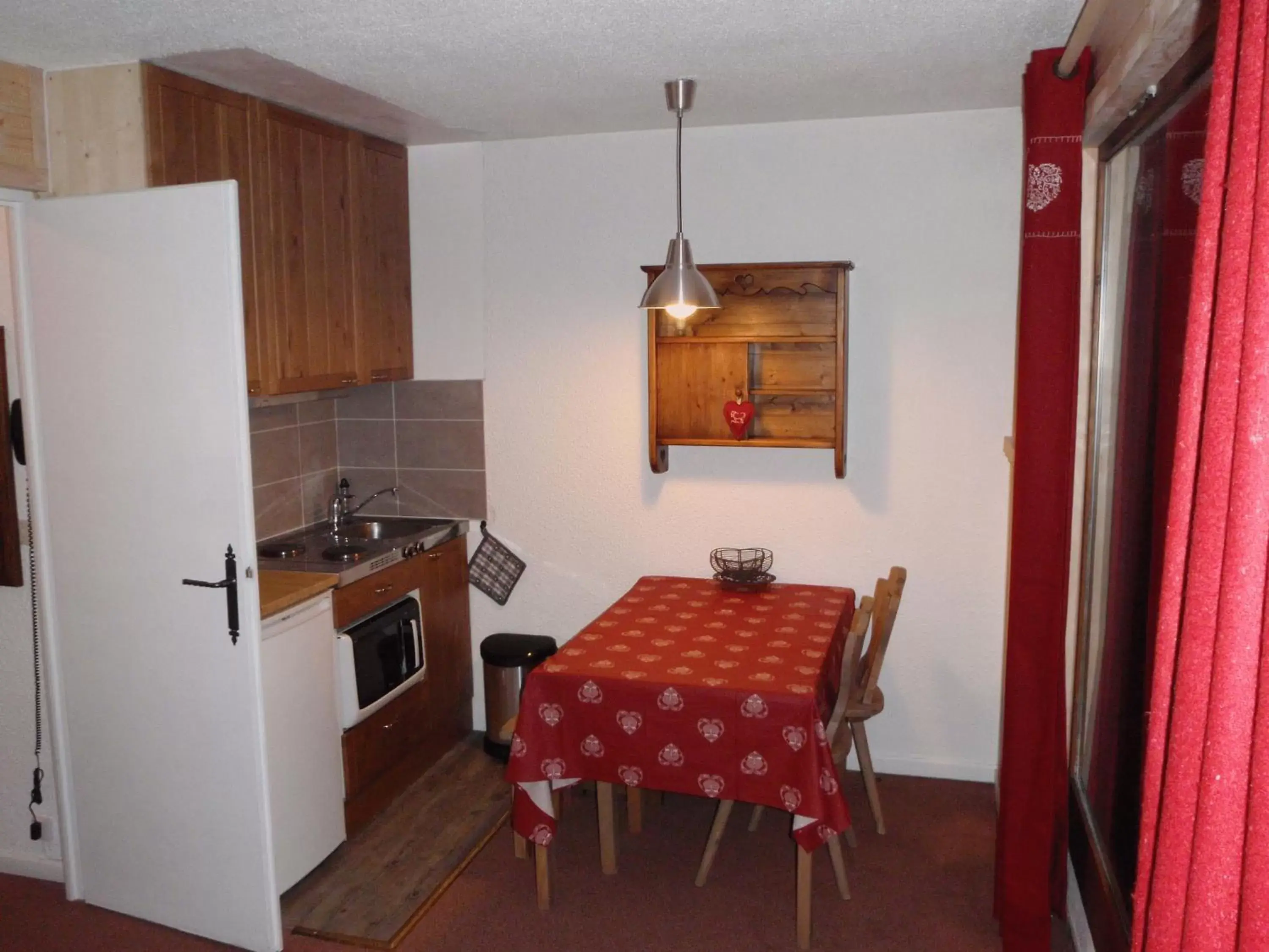 Photo of the whole room, Kitchen/Kitchenette in Hôtel Rent