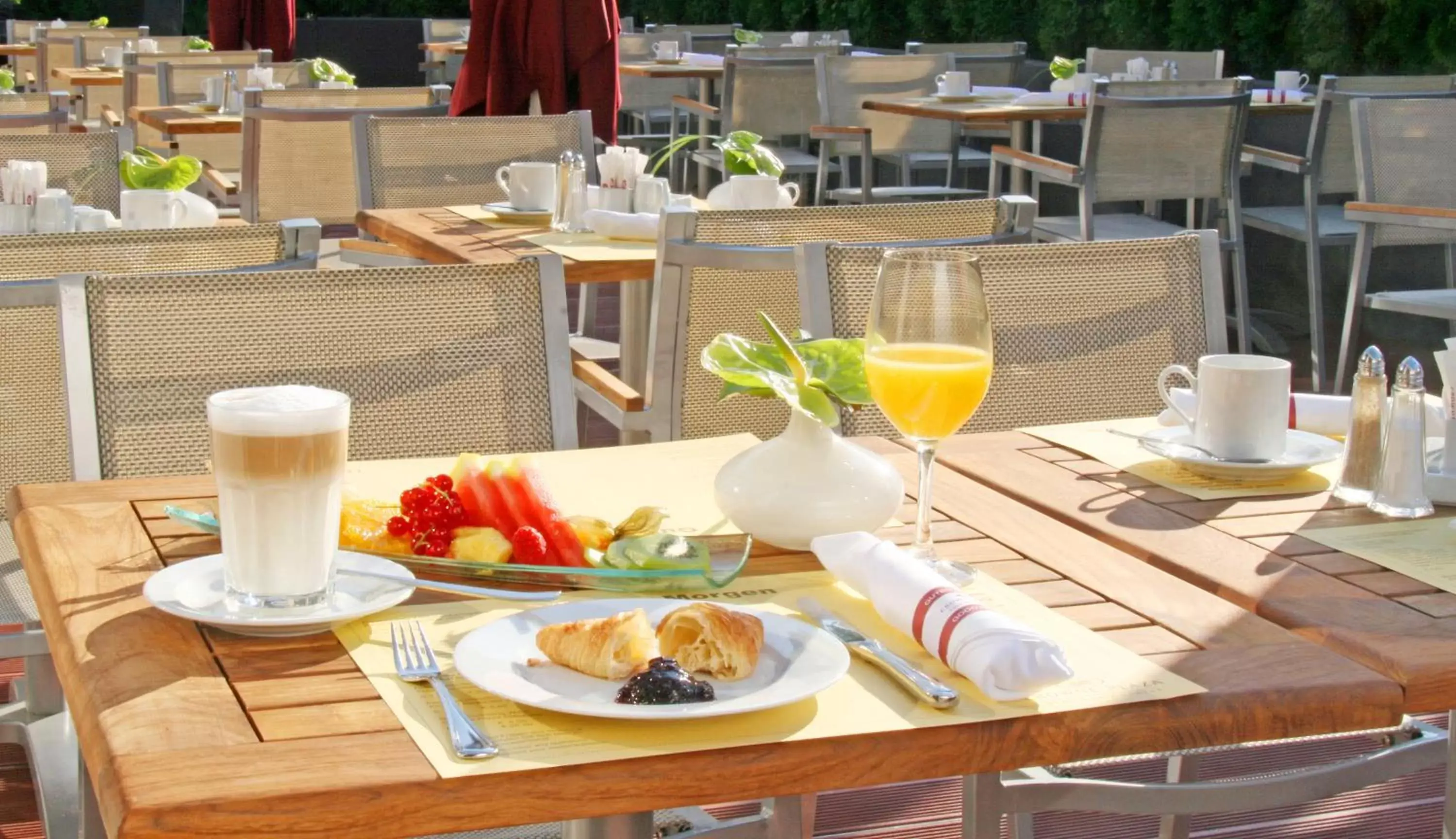 Breakfast, Restaurant/Places to Eat in Crowne Plaza Berlin City Centre Ku'damm, an IHG Hotel