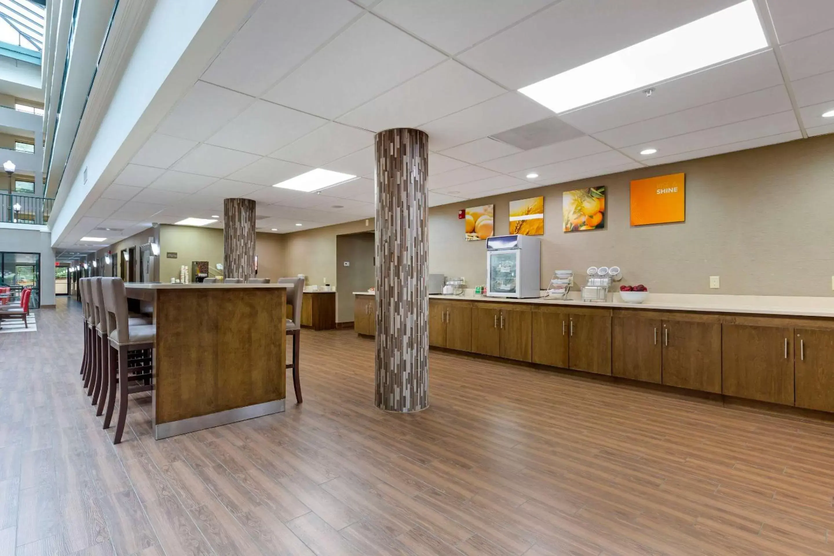 Restaurant/places to eat, Lobby/Reception in Comfort Suites Near Potomac Mills